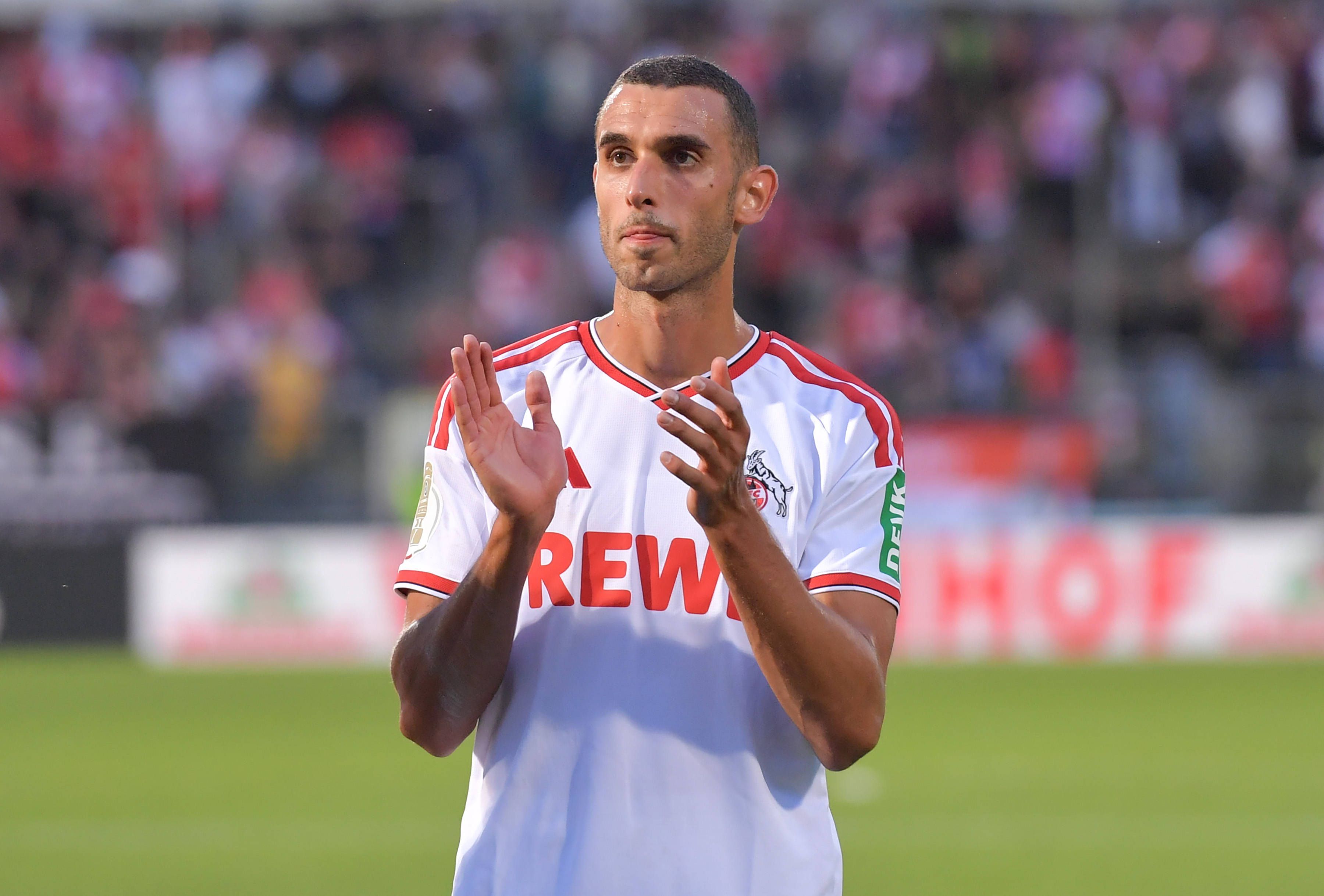 24.08.2026, xblx, Fussball DFB Pokal 1.Runde, Kickers Wuerzburg - 1.FC Köln v.l. Ellyes Skhiri 1. FC Köln, bedankt / bedanken sich bei den Fans Wuerzburg *** August 24, 2026, xblx, Soccer, DFB Cup First Round, Kickers Würzburg vs. 1. FC Köln goal by Ellyes Skhiri, 1. FC Köln the team thanks the Würzburg fans