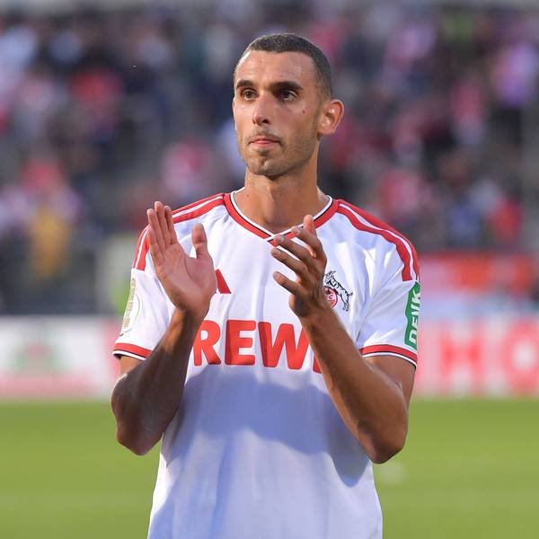 24.08.2026, xblx, Fussball DFB Pokal 1.Runde, Kickers Wuerzburg - 1.FC Köln v.l. Ellyes Skhiri 1. FC Köln, bedankt / bedanken sich bei den Fans Wuerzburg *** August 24, 2026, xblx, Soccer, DFB Cup First Round, Kickers Würzburg vs. 1. FC Köln goal by Ellyes Skhiri, 1. FC Köln the team thanks the Würzburg fans