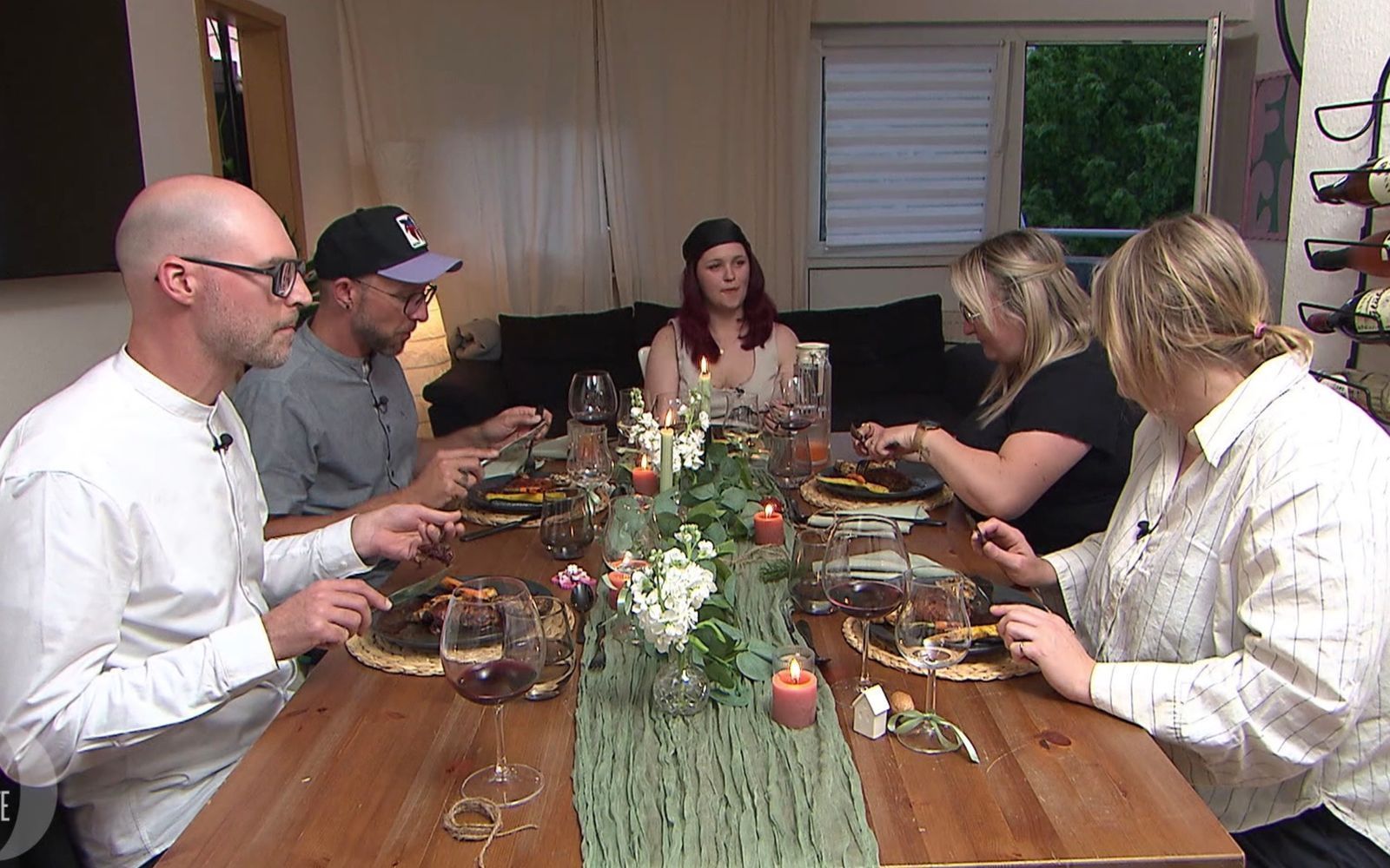 An Tag 3 in der Pfalz trifft sich die Dinner-Runde bei Maxin in Landau. (Bild: RTL)