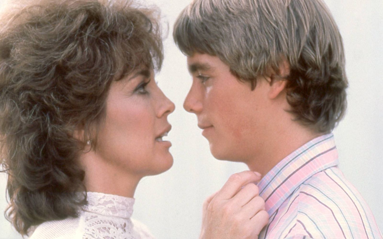An den Erfolg von „Die blaue Lagune“ konnte Christopher Atkins er jedoch nicht mehr anknüpfen. Am prominentesten war noch sein Auftritt als Liebhaber von Sue Ellen (Linda Gray, Bild) in der Seifenoper „Dallas“. (Bild: IMAGO / Everett Collection)
