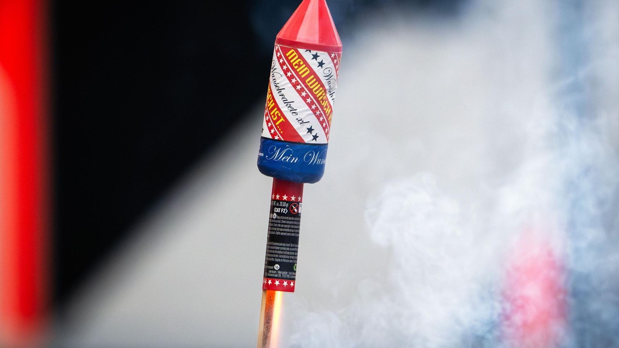 Die Feuerwerksrakete war in einer Wohnung explodiert. (Symbolfoto)