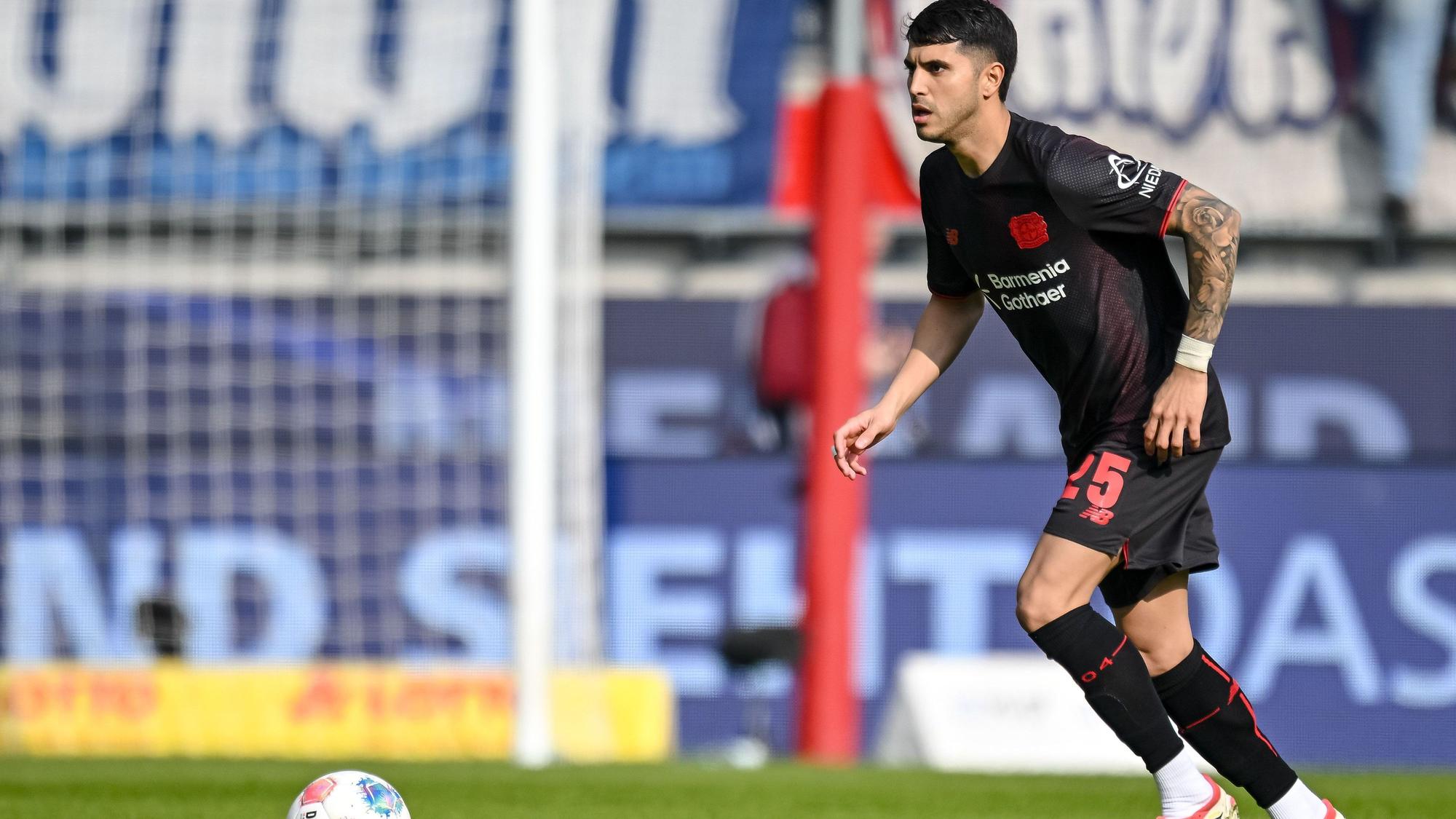 ARCHIV - 21.03.2026, Baden-Württemberg, Heidenheim: Fußball, Männer: Bundesliga, 1. FC Heidenheim - Bayer Leverkusen, 27. Spieltag, Voith-Arena. Exequiel Palacios (Bayer 04 Leverkusen) in Aktion. (zu dpa: «Laut Sky: Ex-Weltmeister Palacios vor Abschied in Leverkusen») Foto: Harry Langer/dpa +++ dpa-Bildfunk +++
