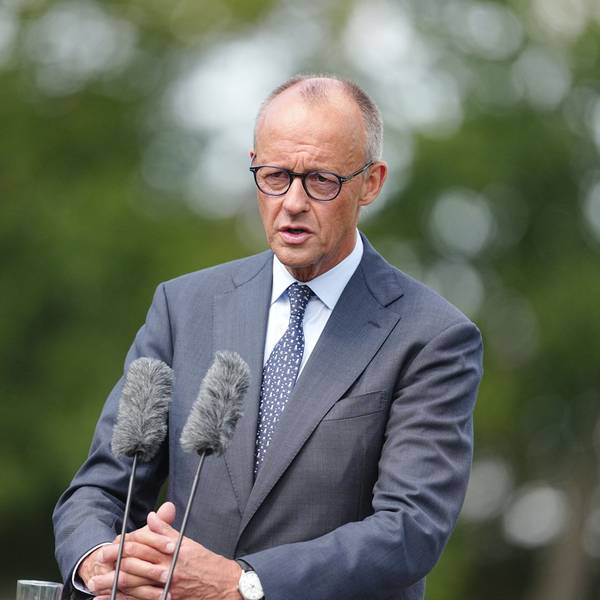 Bundeskanzler Friedrich Merz (CDU) gibt nach der Klausurtagung des Bundeskabinetts vor dem Schloss Neuhardenberg eine Pressekonferenz.