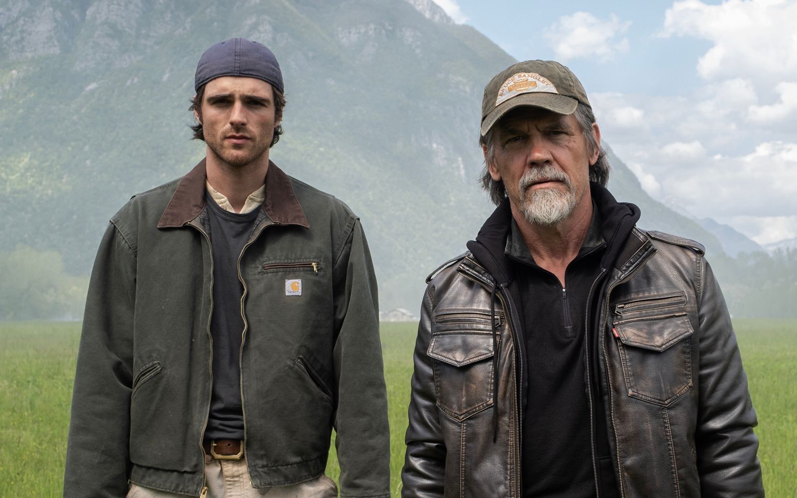 Hig (Jacob Elordi, links) und Bangley (Josh Brolin) haben sich nach der Pandemiekatastrophe zusammengetan. (Bild: Disney/20th Century Studios)