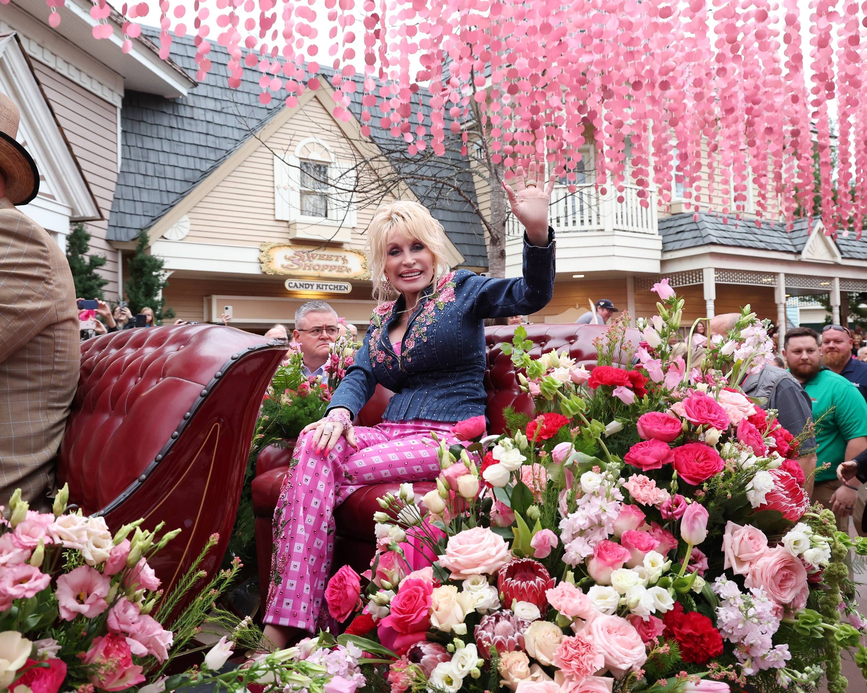 Dolly Parton bei einem Besuch in Dollywood.