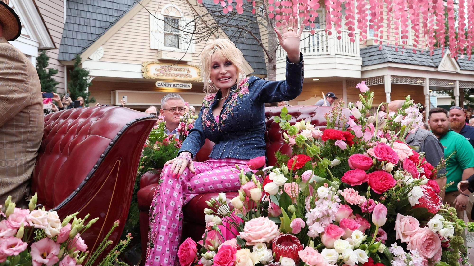 Dolly Parton bei einem Besuch in Dollywood.