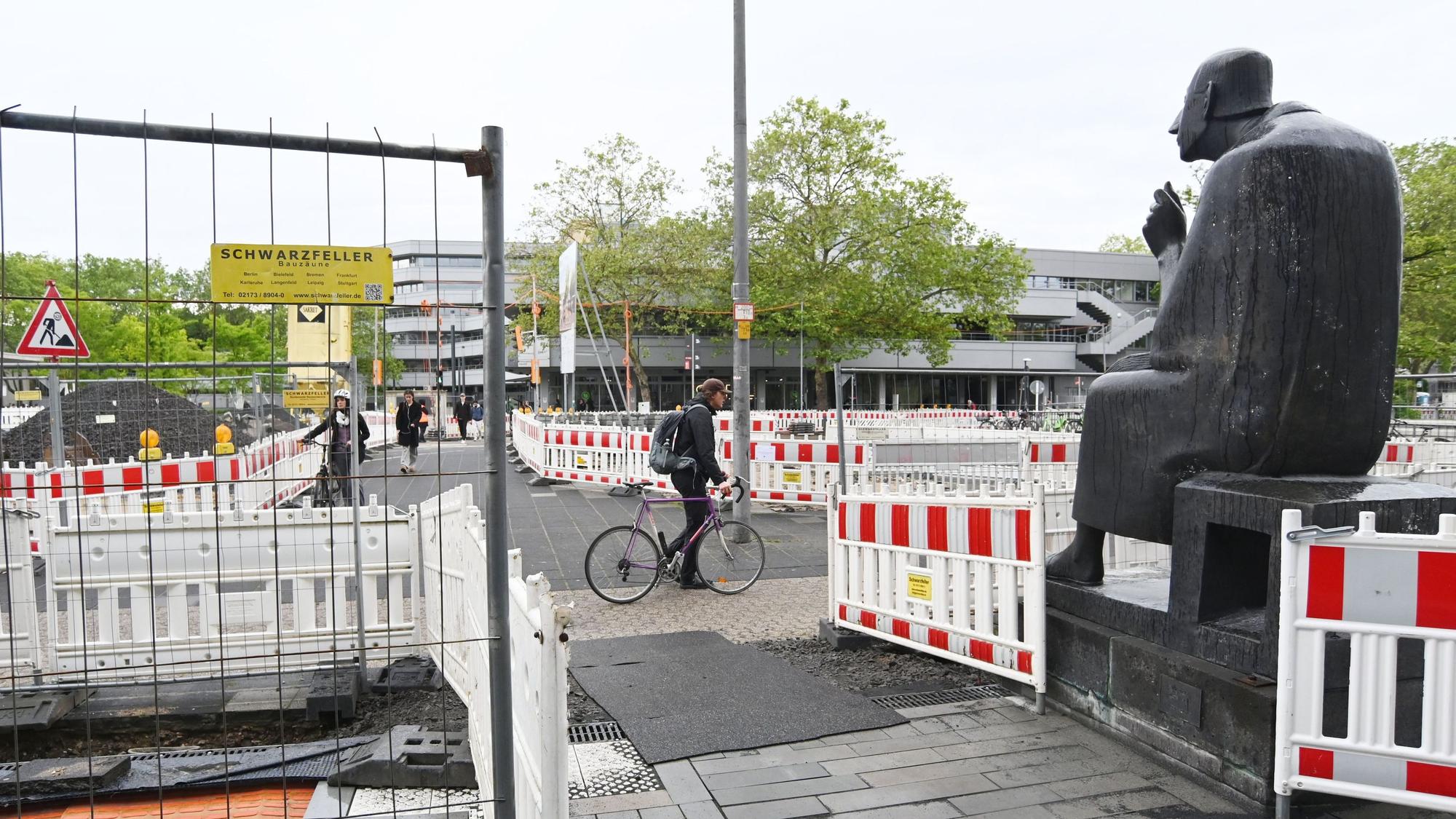 Der Albertus-Magnus-Platz wird noch bis Ende des Jahres 2026 saniert.