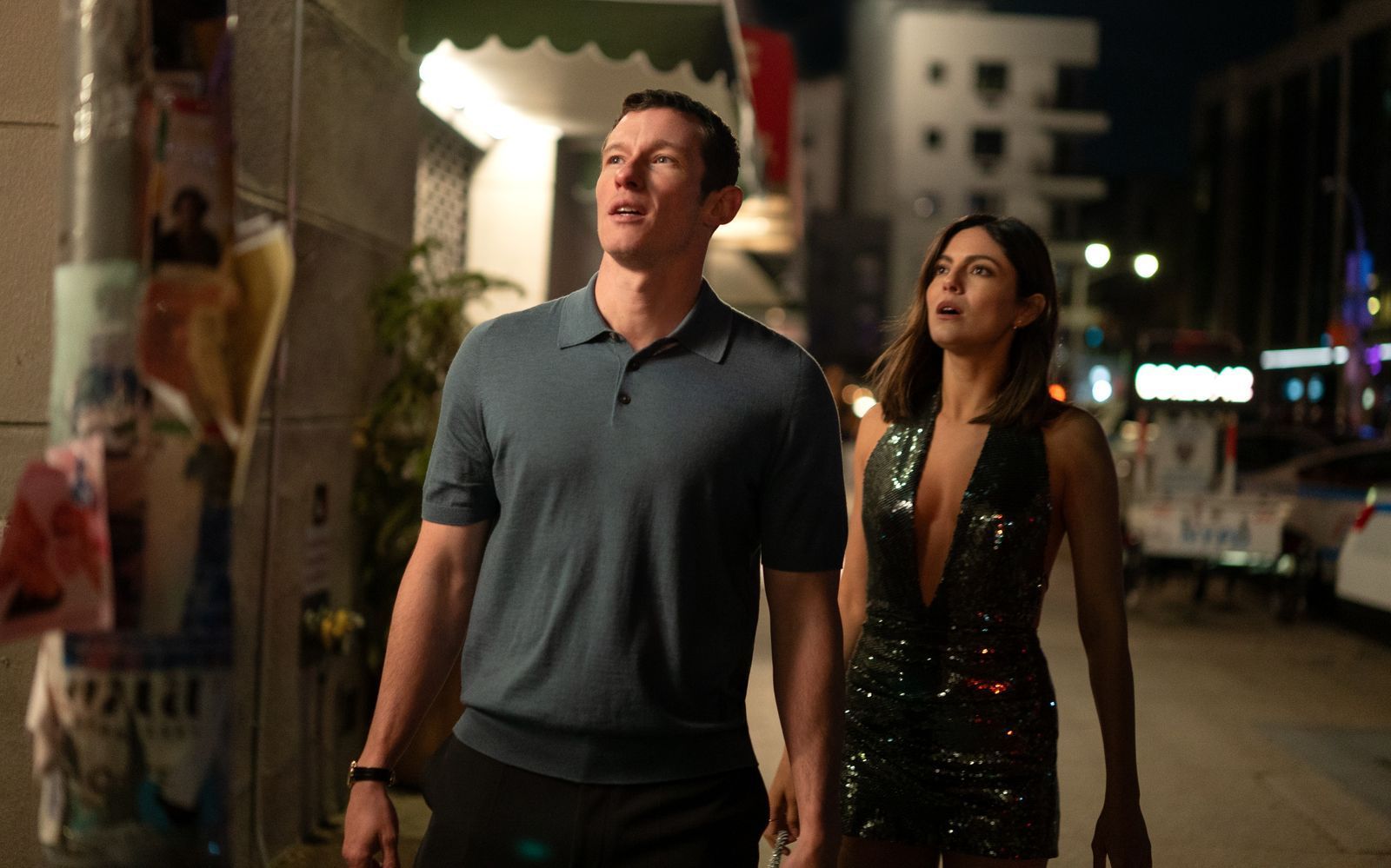 Owen (Callum Turner) und Allie (Monica Barbaro) laufen sich ausgerechnet in der Nacht über den Weg, in der in den USA Singles und Unverheiratete Sex haben dürfen. (Bild: Universal Studios)