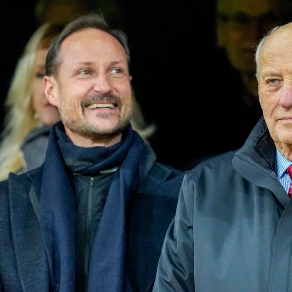 Haakon und Harald nebeneinander.
