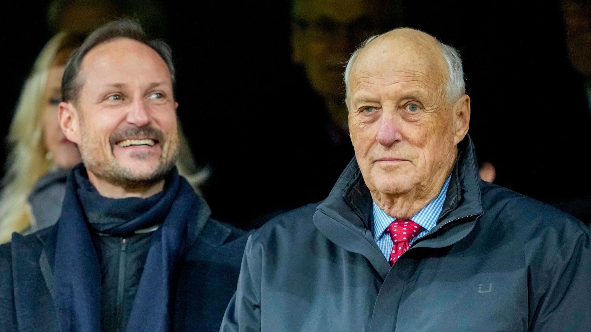 Haakon und Harald nebeneinander.