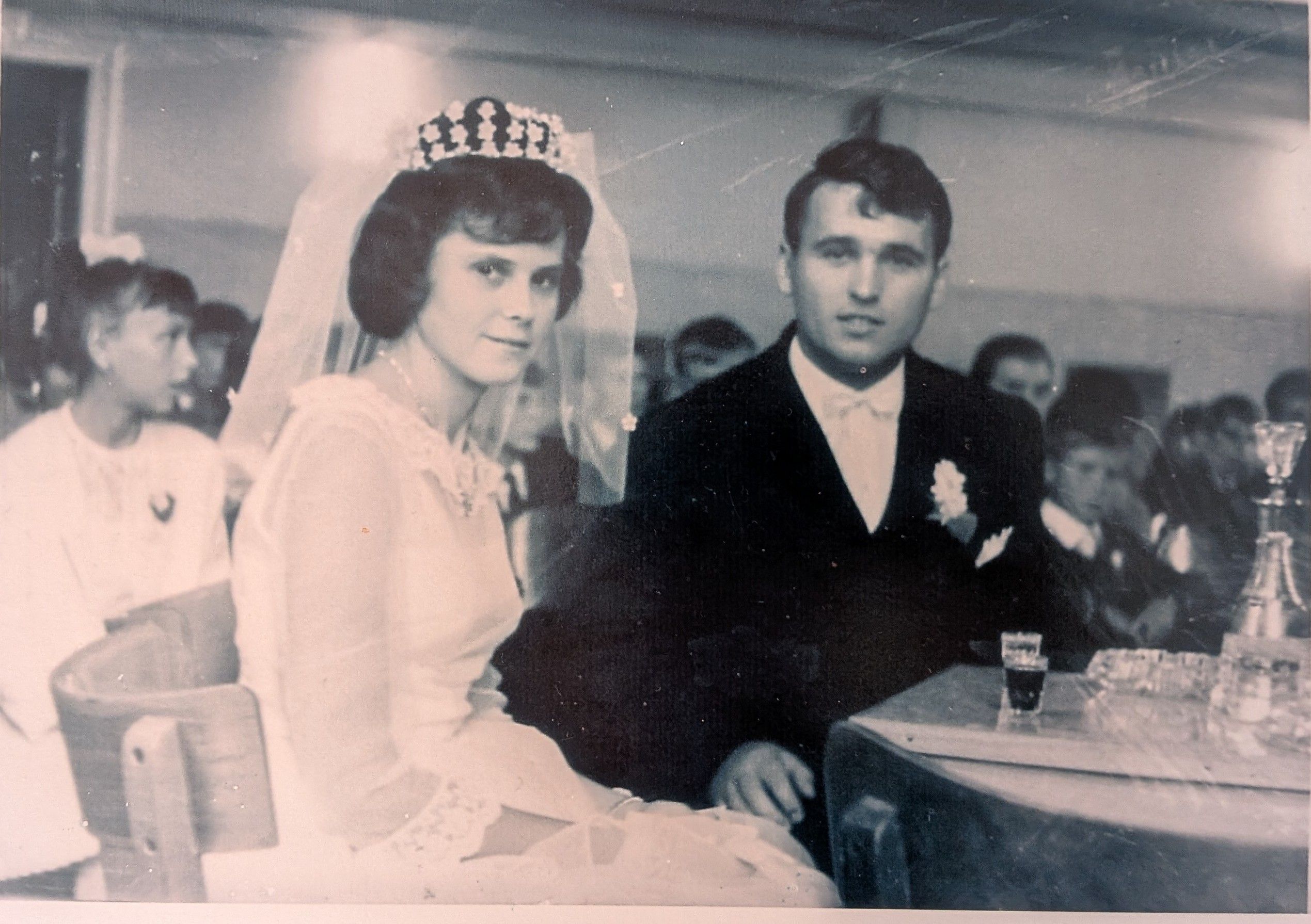 Veronika und Pal Dolezar aus Sankt Augustin-Mülldorf  heirateten zwei Tage nach dem 18. Geburtstag der Braut.