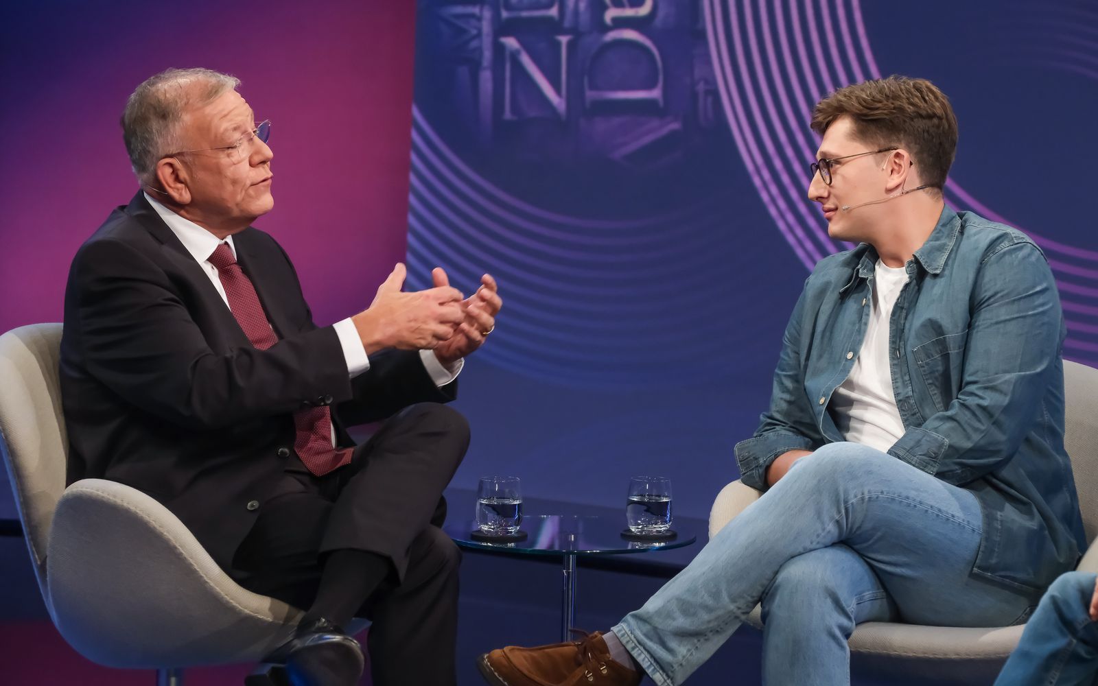 In manchen Punkten einig, doch bei der „Rente mit 63“ gerieten CDU-Politiker Christoph Ahlhaus (links) und Juso-Chef Philipp Türmer aneinander. (Bild: WDR/Oliver Ziebe)