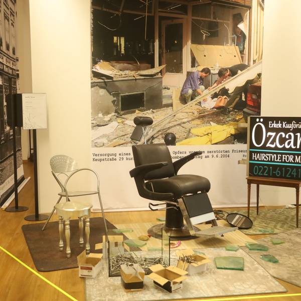 Ein Stuhl aus dem Friseursalon Özcan, vor dem am 9. Juni 2004 die Nagelbombe explodierte