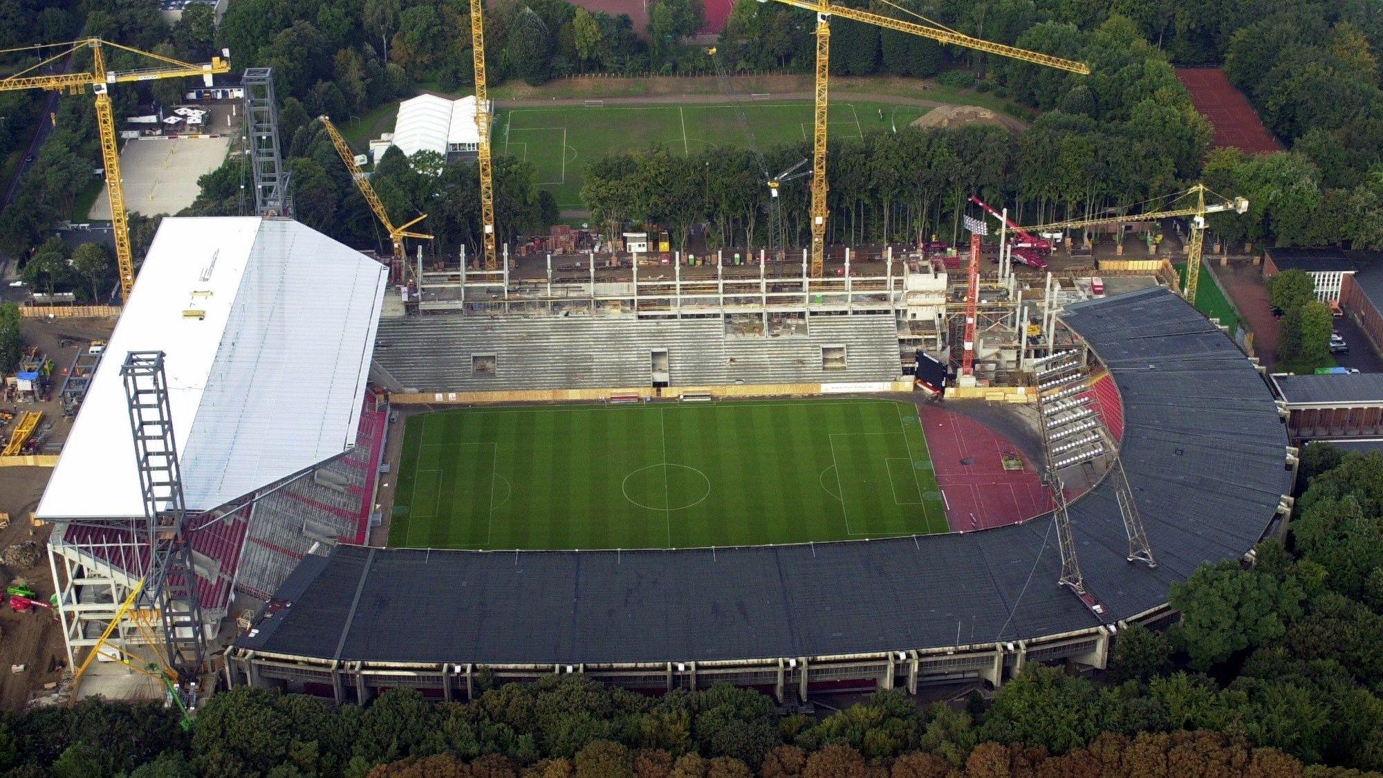 Das Stadion während des Umbaus im Jahr 2002