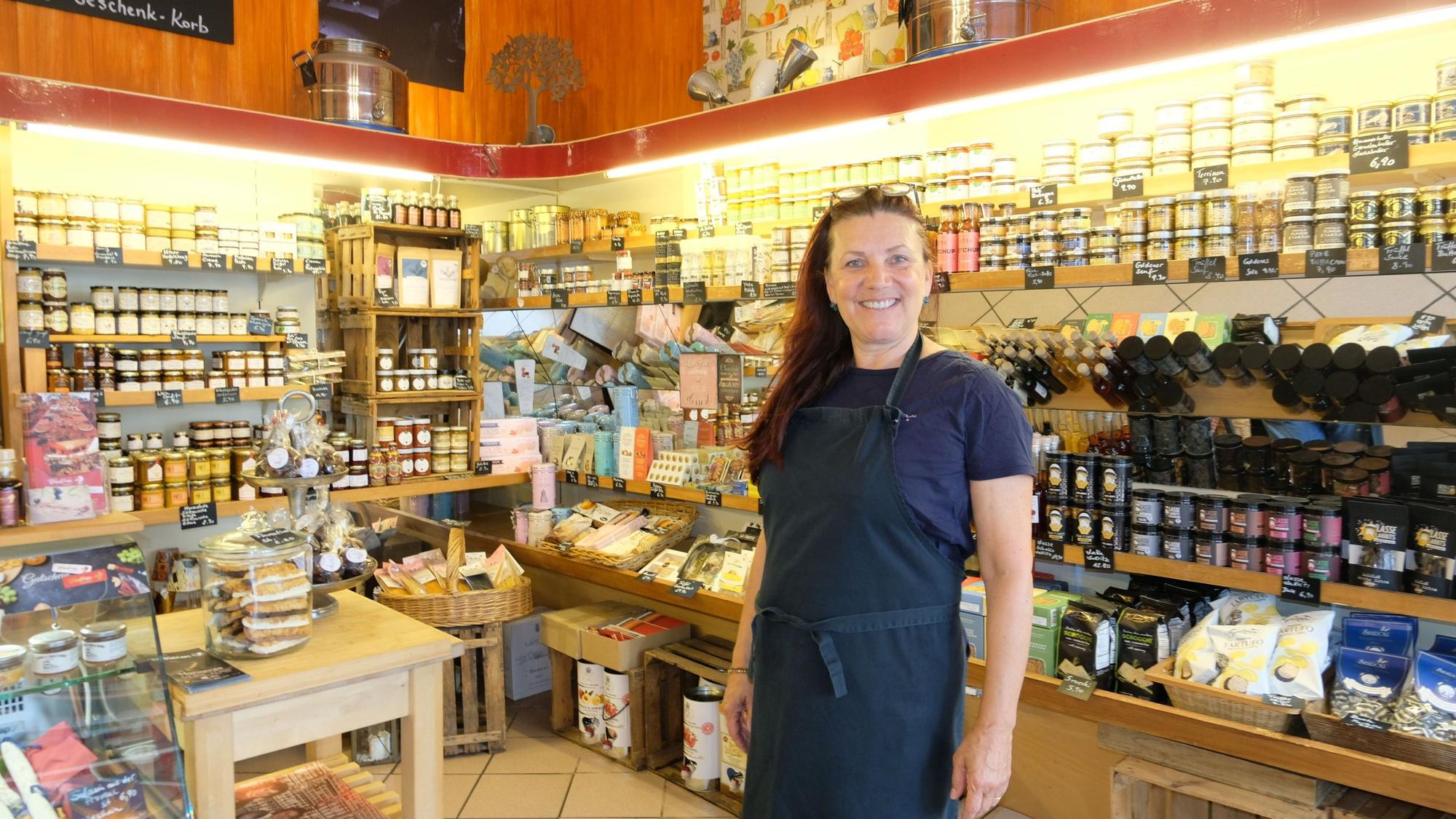 Anja Krips in ihrem Feinkostgeschäft „Le Bouffon Épicerie fine“ an der Zülpicher Straße.