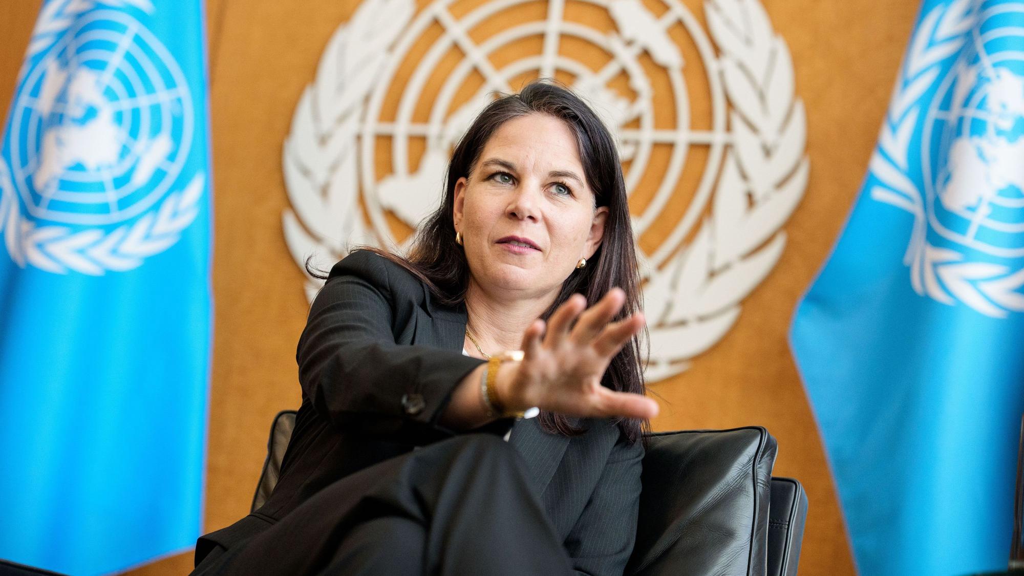ARCHIV - 01.06.2026, USA, New York City: Annalena Baerbock, Präsidentin der Generalversammlung der Vereinten Nationen und ehemalige Außenministerin, aufgenommen in ihrem Büro in der UN bei einem Interview mit der dpa Deutsche Presse-Agentur. (zu dpa: ««Unverantwortlich» - USA und Russland schießen gegen Baerbock») Foto: Michael Kappeler/dpa +++ dpa-Bildfunk +++