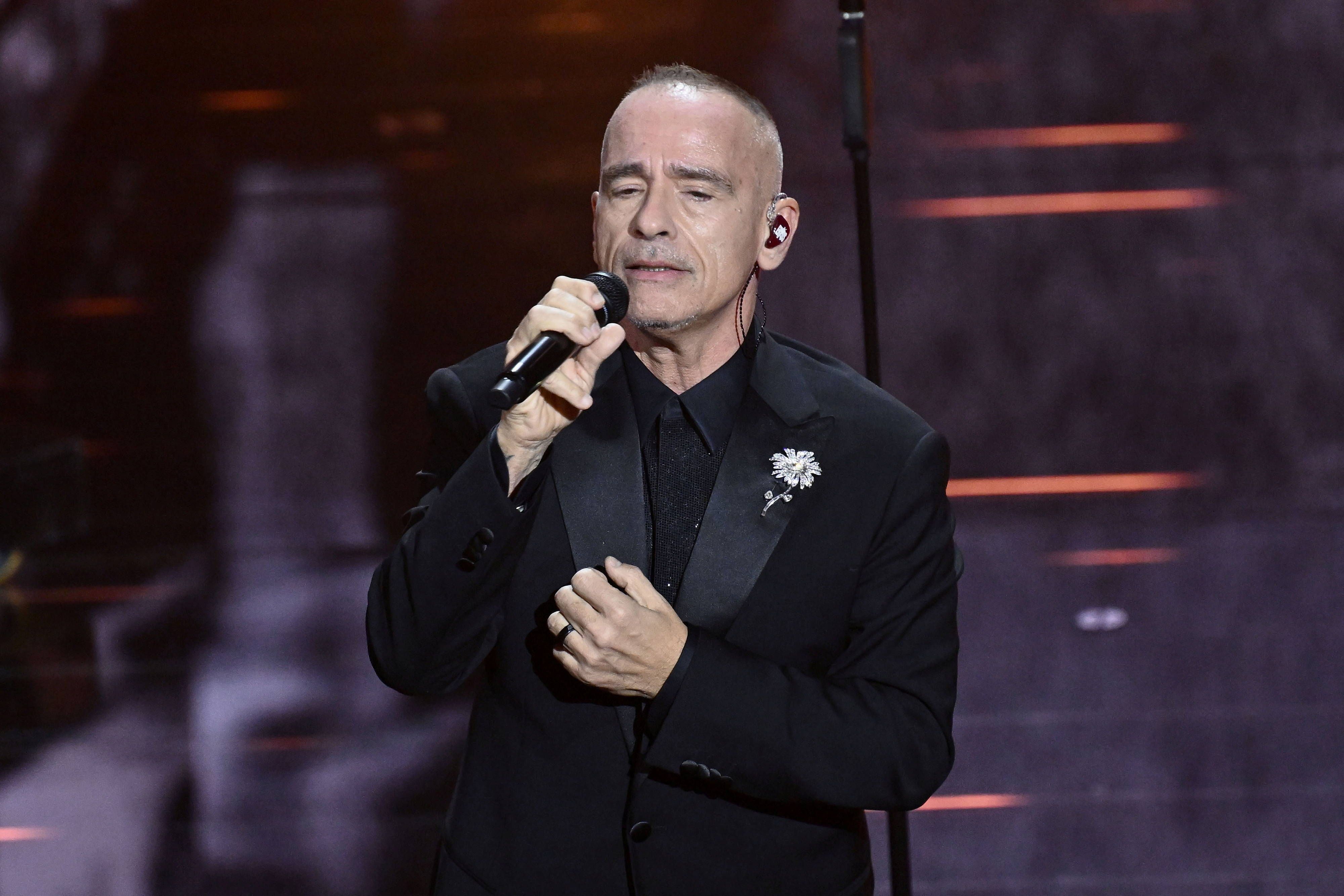 Eros Ramazzotti auf der Bühne.