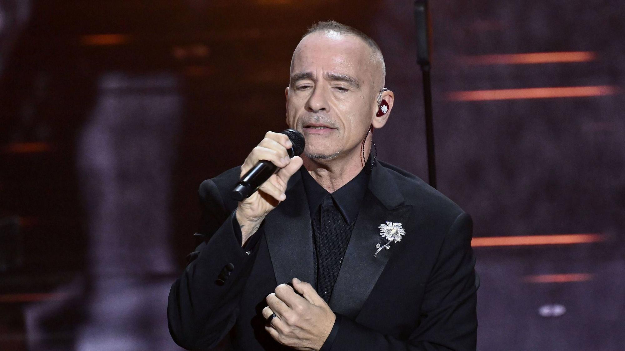 Eros Ramazzotti auf der Bühne.