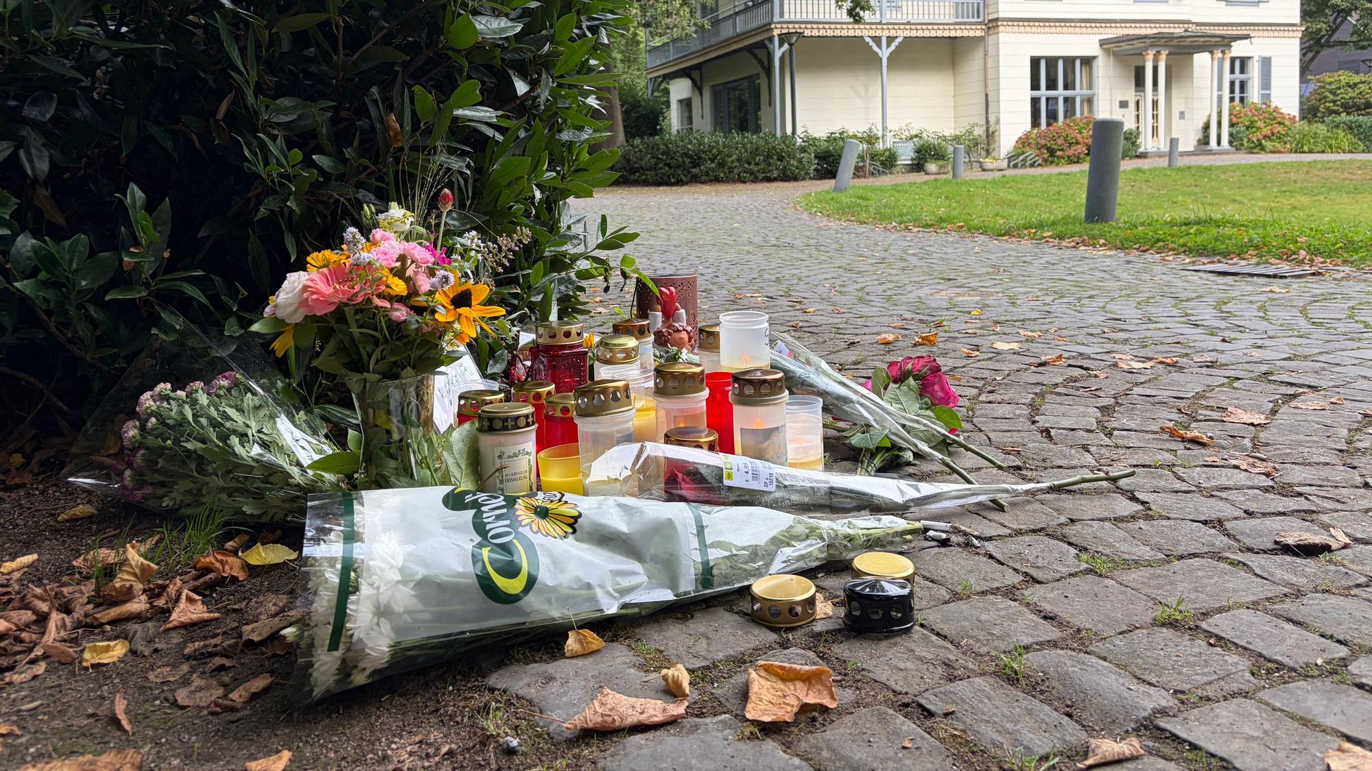 Ein 20‑Jähriger ist am Dienstagabend, 25. August, im Wuppermann-Park in Schlebusch erstochen worden. Zuvor hatte es einen Streit gegeben.