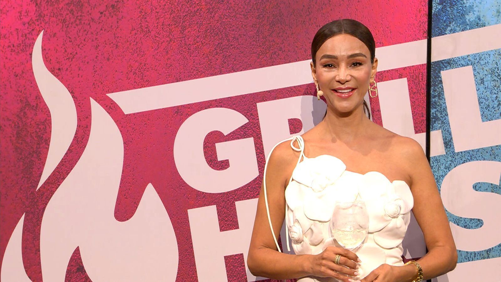 Verona Pooth ist zum zehnten Mal bei „Grill den Henssler“ zu Gast. (Bild: RTL)