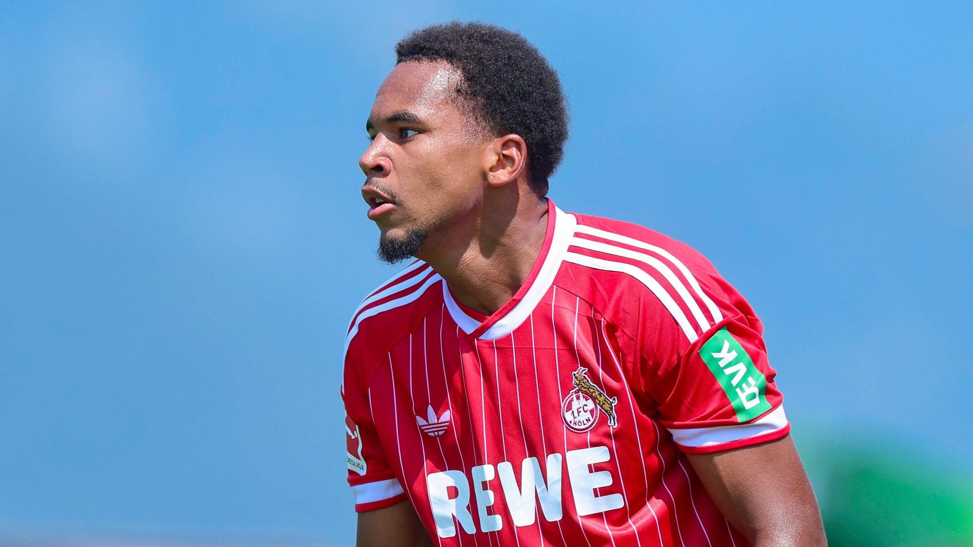 Youssoupha Niang in einem Testspiel für den 1. FC Köln im Einsatz.