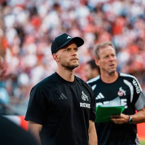 René Wagner mit seinem Assistenten Kevin McKenna beim Test gegen Real Sociedad