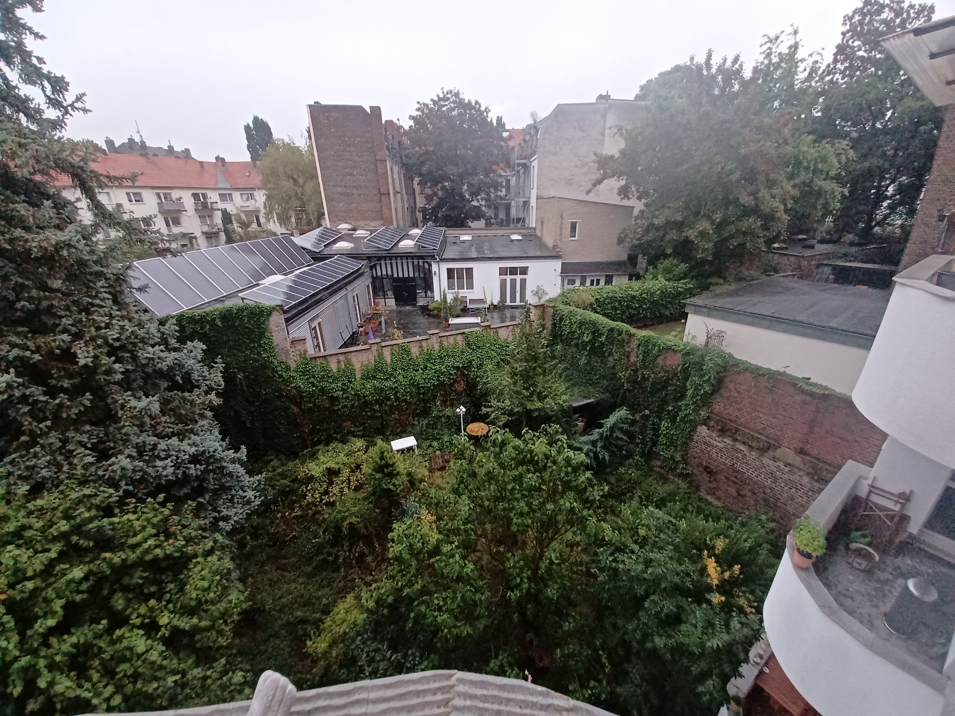 Blick in den Garten des Hauses in der Mauenheimer Straße, wo der Anbau entstehen soll.