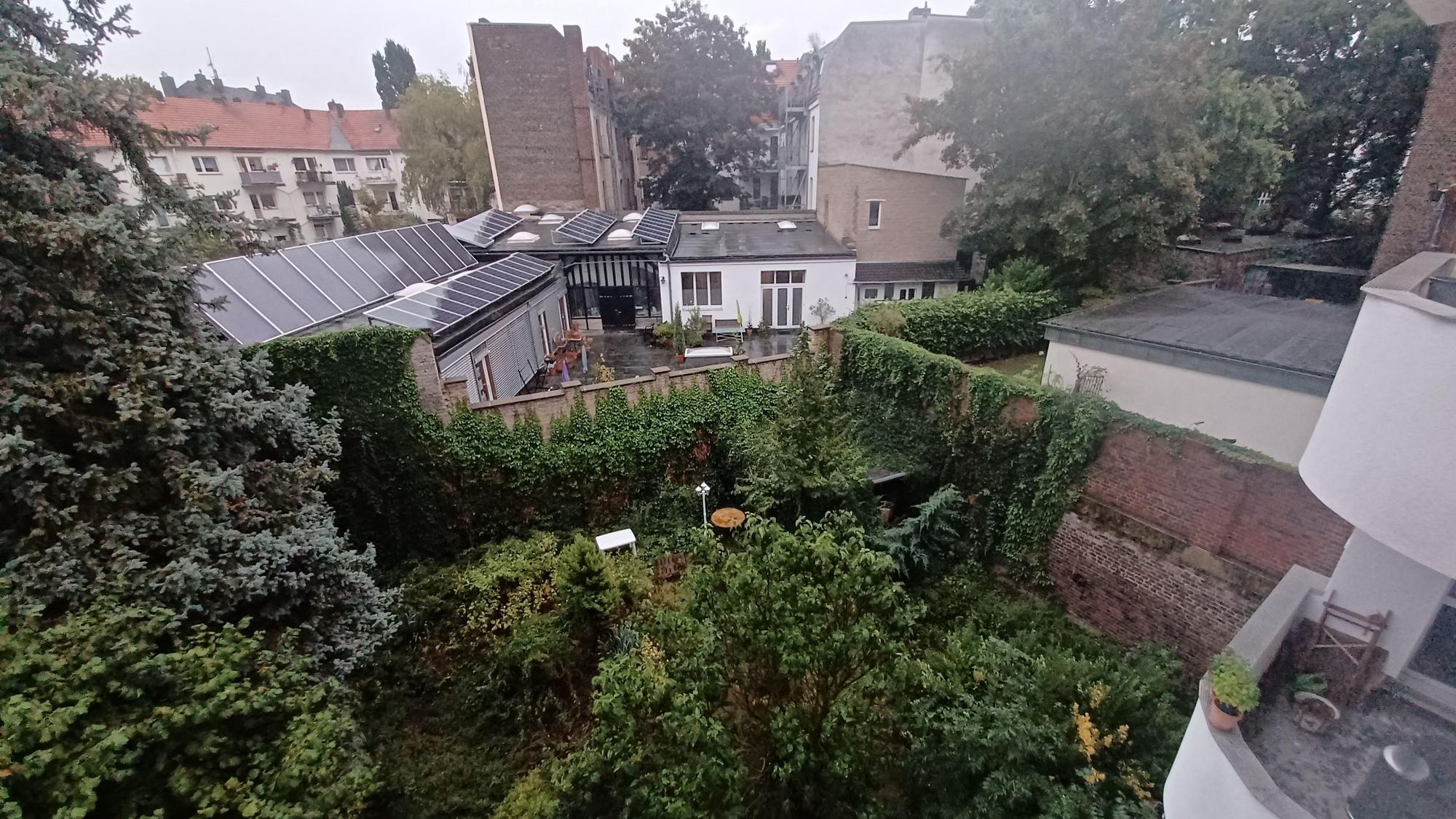 Blick in den Garten des Hauses in der Mauenheimer Straße, wo der Anbau entstehen soll.