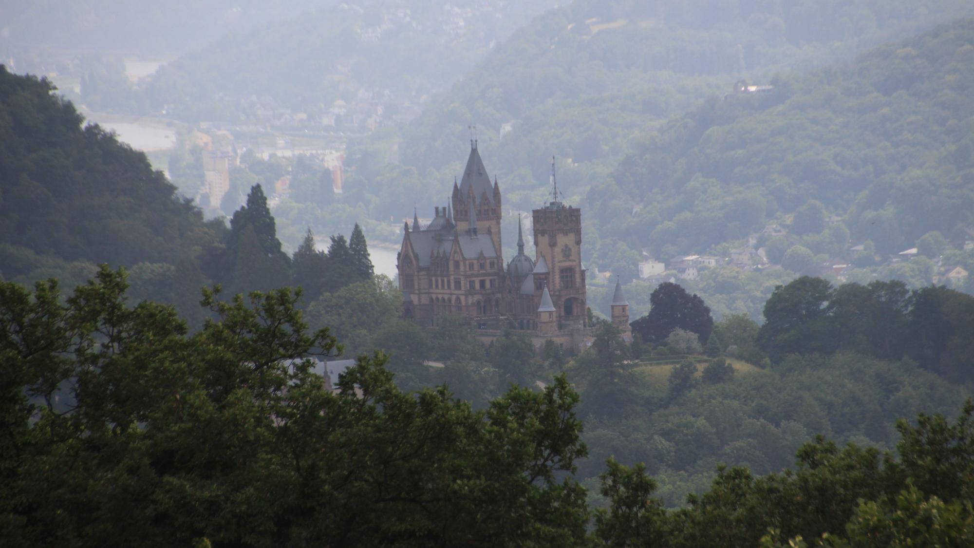 Touristische Attraktion: die Drachenburg in Königswinter.