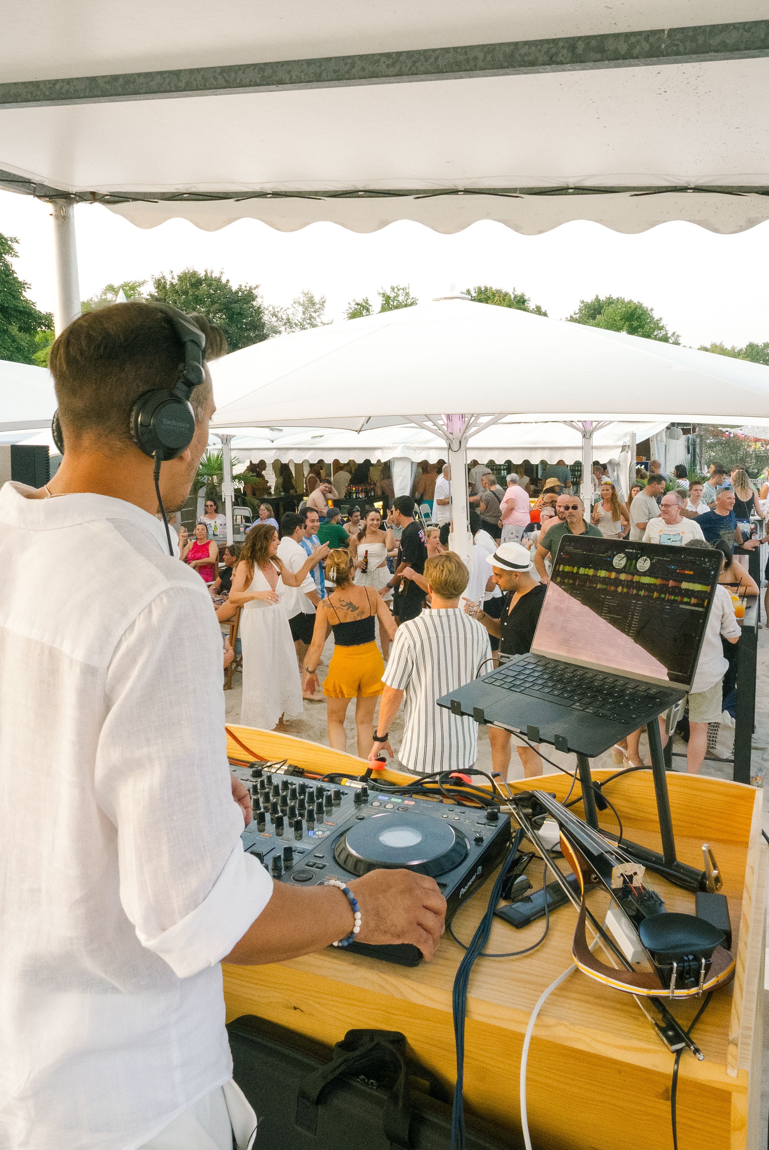 Auf dem Bild ist der Beachclub in Hürth zu sehen.