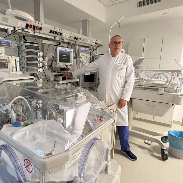 Thilo Mohns auf der neuen Kinderintensivstation am Klinikum Leverkusen