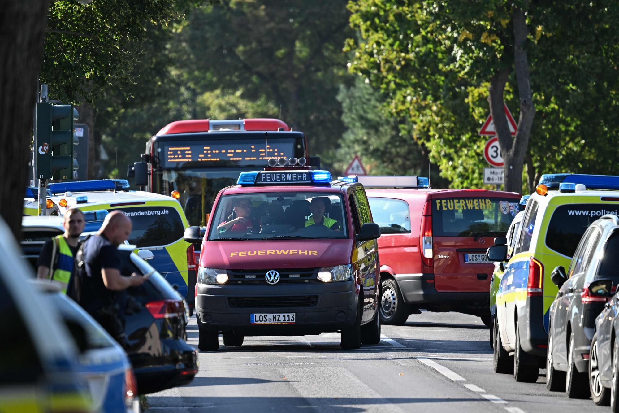 Die Polizei riegelte den Bereich um die Schule ab.