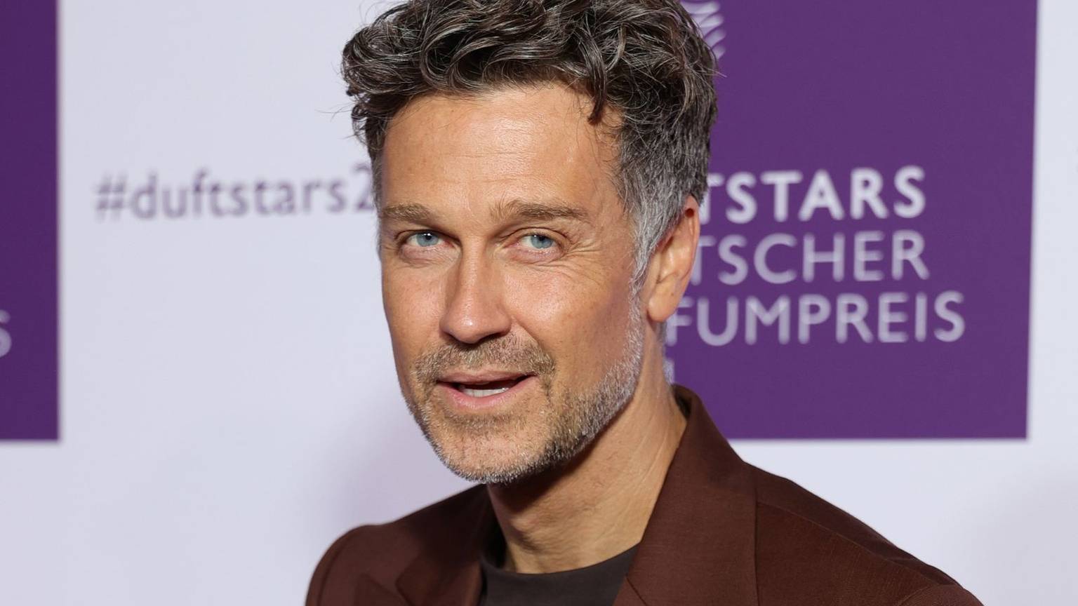 Wayne Carpendale scheint der AfD wenig abgewinnen zu können. (Bild: 2024 Getty Images for Fragrance Foundation/Andreas Rentz)