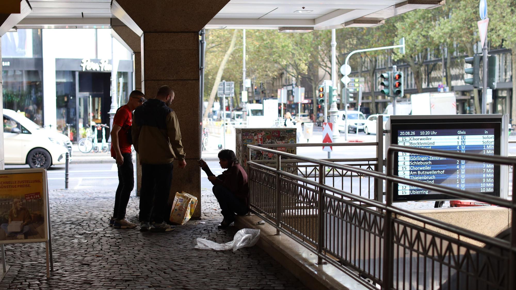 Der Zugang zur Bahnstation am Friesenplatz ist ein Schulweg der Kinder, die die Königin-Luisen-Schule in der Innenstadt besuchen.