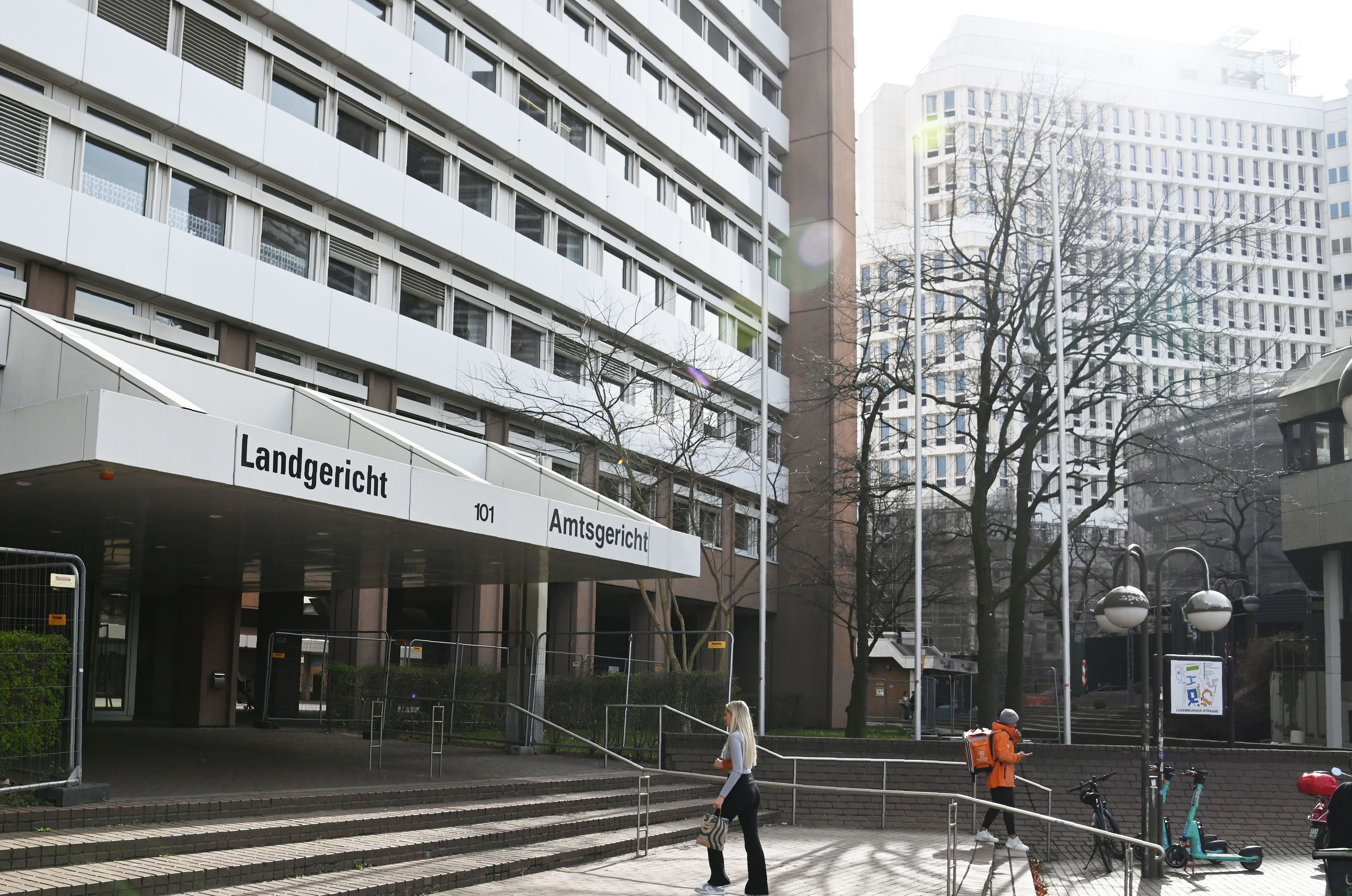 Ein 61-Jähriger musste sich vor dem Kölner Amtsgericht wegen exhibitionistischer Handlungen verantworten.