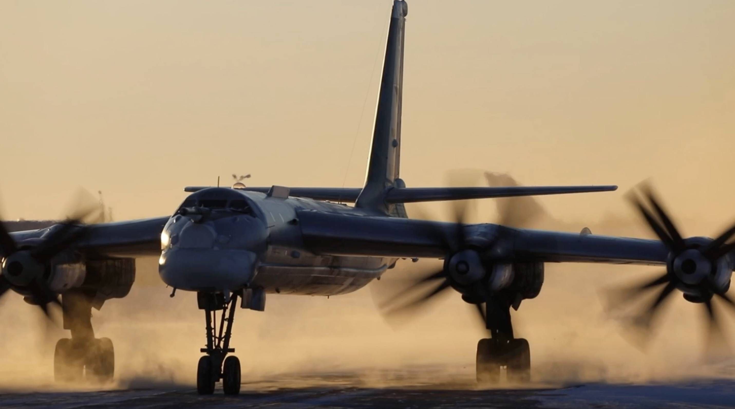 Ein russischer Tu‑95MS‑Bomber auf einer Archivaufnahme.