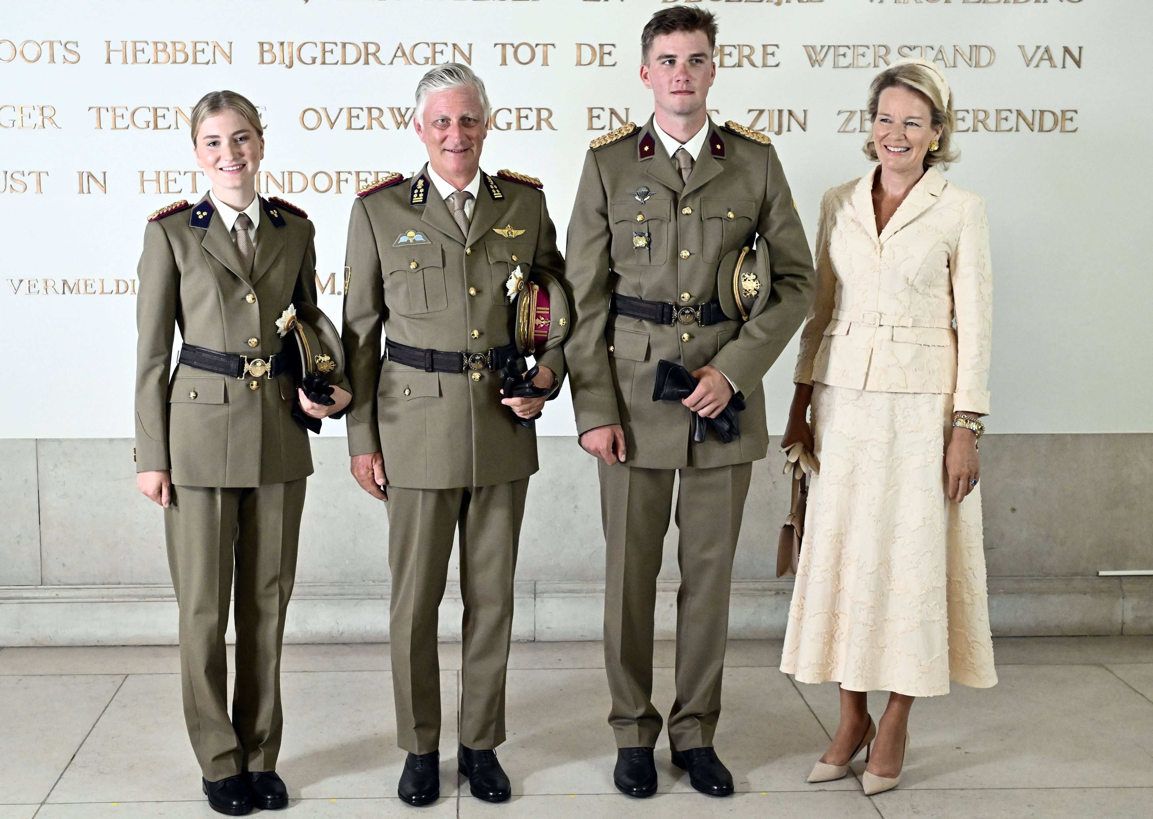 Prinz Gabriel von Belgien hat seine Ausbildung an der Königlichen Militärakademie in Brüssel abgeschlossen. Bei der feierlichen Zeremonie für die Offiziersanwärter zeigte sich der Absolvent des 162. Jahrgangs für Sozial- und Militärwissenschaften gemeinsam mit seinen Eltern, König Philippe und Königin Mathilde, sowie seiner älteren Schwester, Kronprinzessin Elisabeth.
