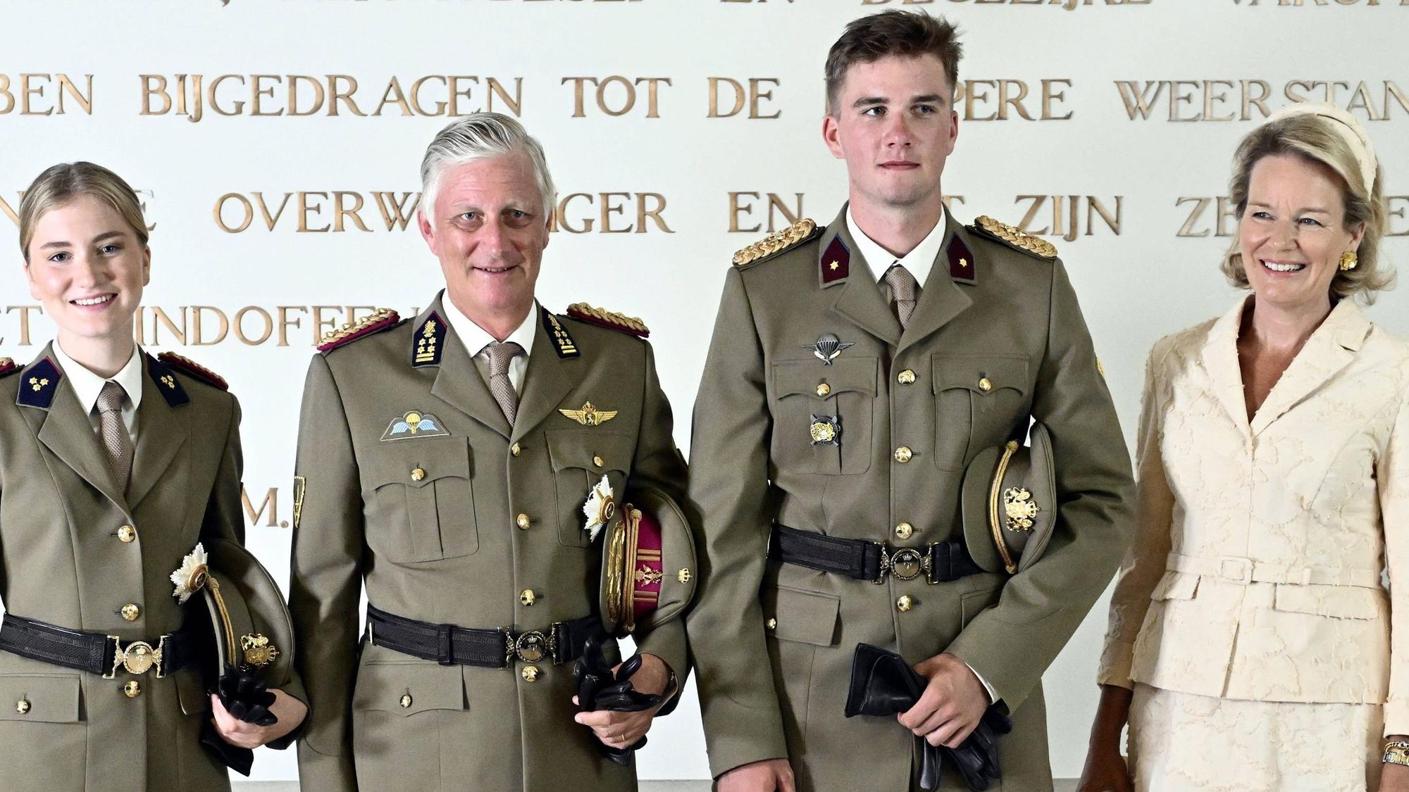 Prinz Gabriel von Belgien hat seine Ausbildung an der Königlichen Militärakademie in Brüssel abgeschlossen. Bei der feierlichen Zeremonie für die Offiziersanwärter zeigte sich der Absolvent des 162. Jahrgangs für Sozial- und Militärwissenschaften gemeinsam mit seinen Eltern, König Philippe und Königin Mathilde, sowie seiner älteren Schwester, Kronprinzessin Elisabeth.