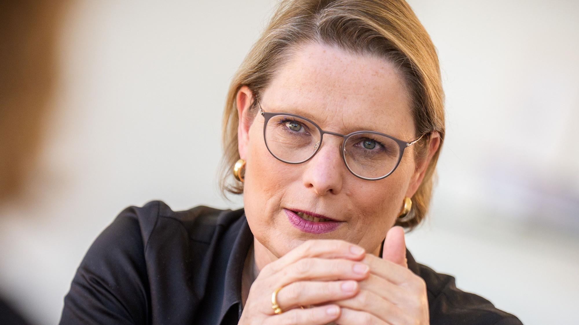 Will Kinder vor "manipulativen Designs wie endlosem Scrollen“ schützen: Bundesjustizministerin Stefanie Hubig (SPD)