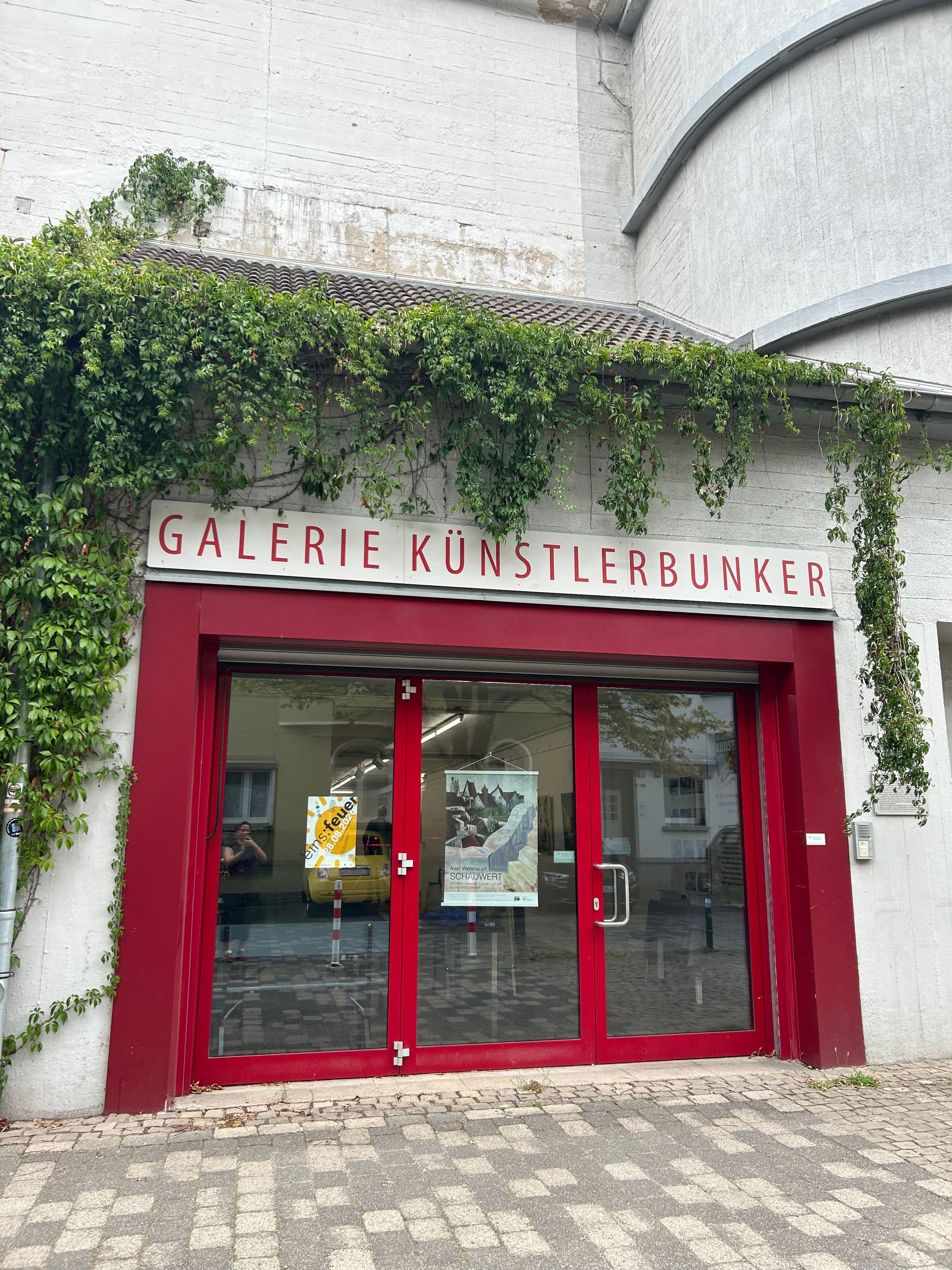 Der Eingang zu einer Galerie in Opladen