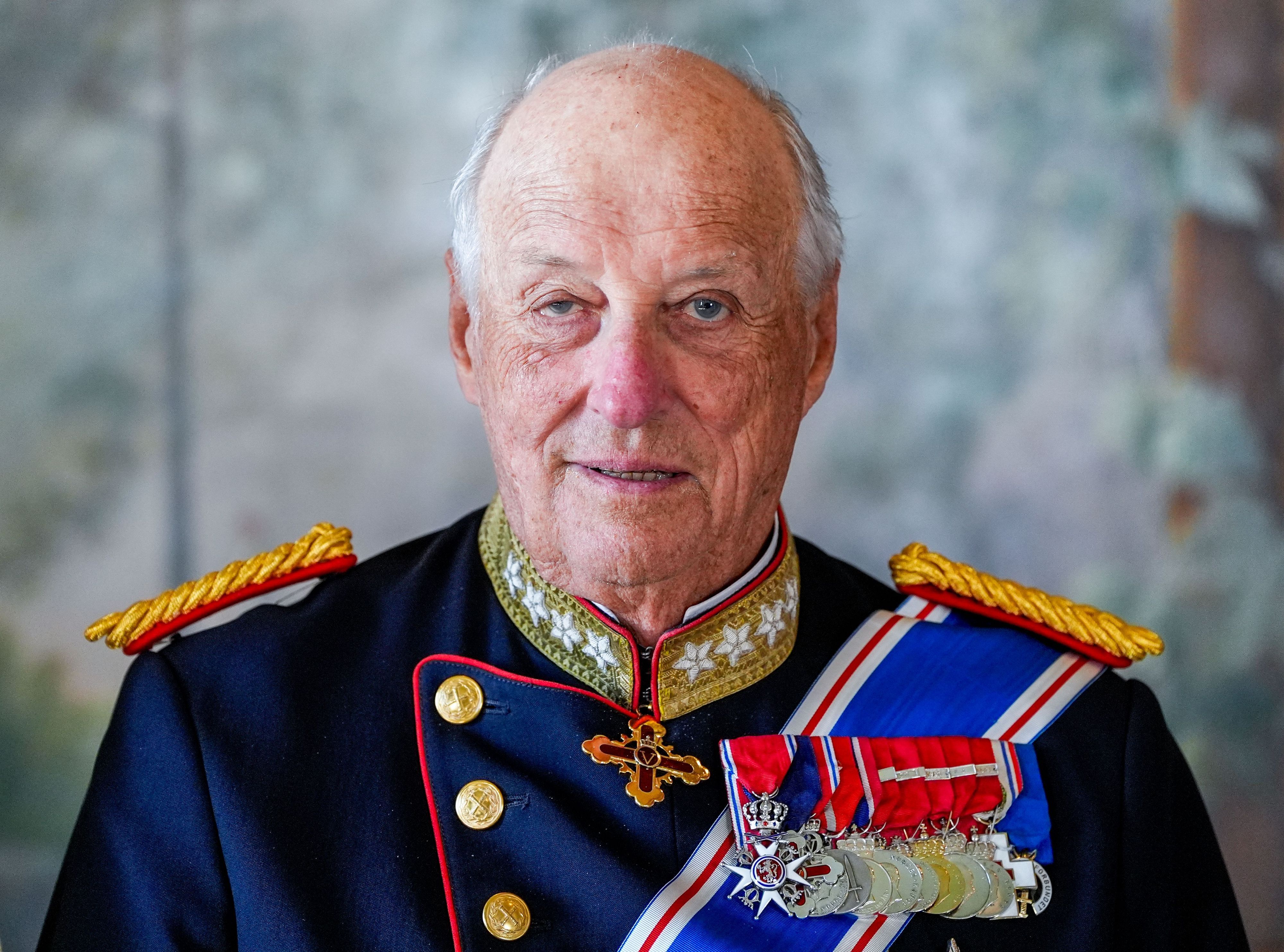 König Harald V. von Norwegen aufgenommen bei einem Empfang für die isländische Präsidentin Tómasdóttir im Vogelsaal des Königspalasts in Oslo.