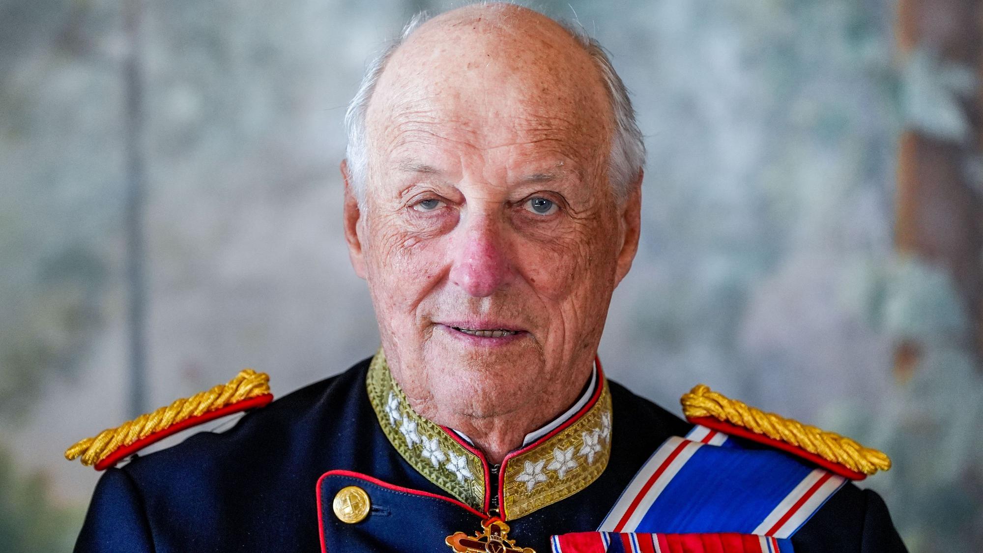 König Harald V. von Norwegen aufgenommen bei einem Empfang für die isländische Präsidentin Tómasdóttir im Vogelsaal des Königspalasts in Oslo.