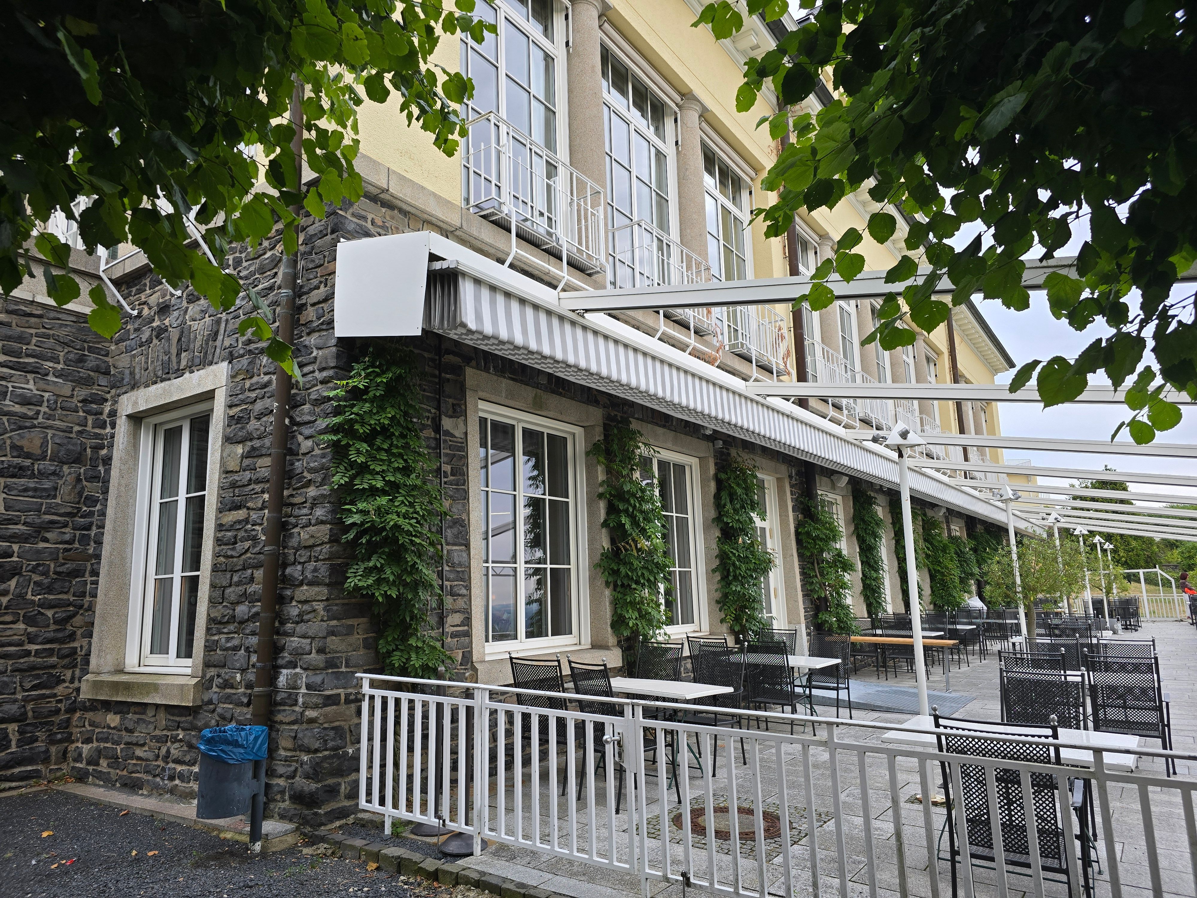 Außengastro des Bill’s Restaurant