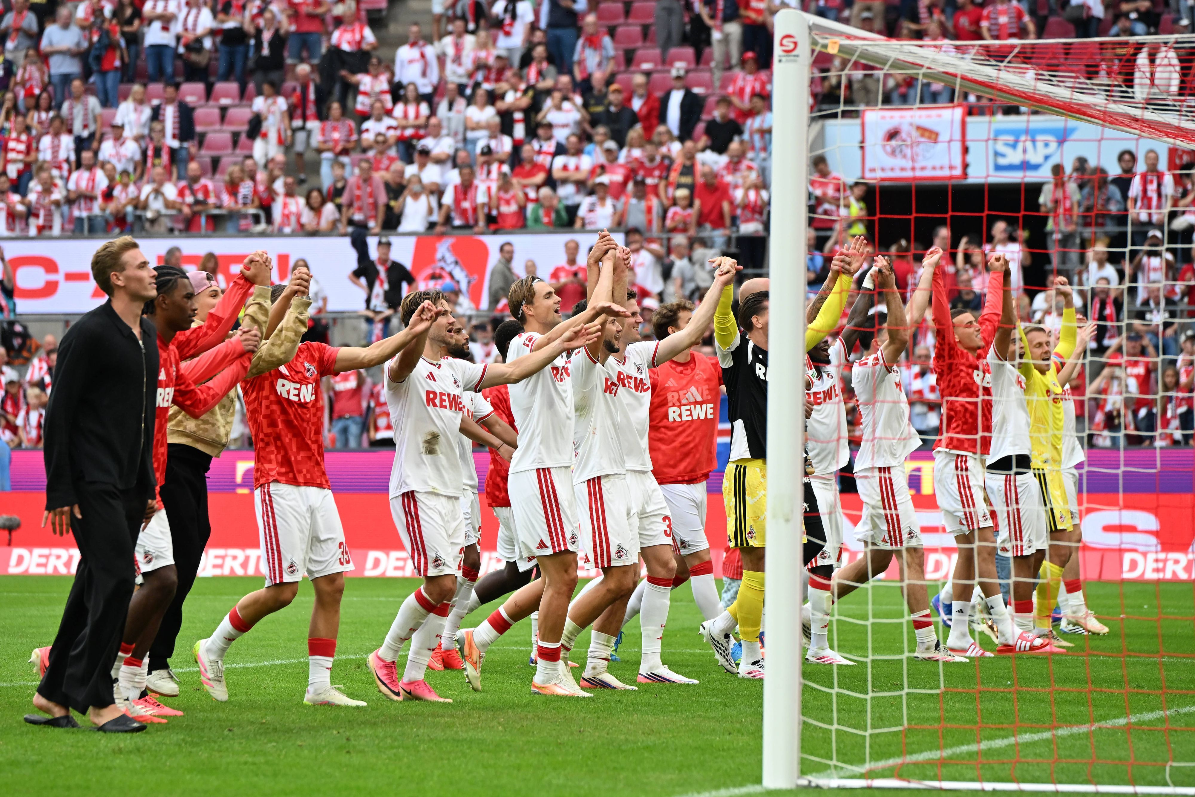 Spieler 1. FC Koeln Jubel, jubeln waehrend des Spiels der 1. Bundesliga zwischen 1. FC Koeln und TSG Hoffenheim, RheinEnergieStadion am 29. August 2026 in Koeln, Deutschland. Foto von Ralf Treese/DeFodi Images  Spieler 1. FC Koeln celebrates, celebrating during the Bundesliga match between 1. FC Koeln and TSG Hoffenheim at RheinEnergieStadion on August 29, 2026 in Cologne, Germany. Photo by Ralf Treese/DeFodi Images DFB / DFL REGULATIONS PROHIBIT ANY USE OF PHOTOGRAPHS AS IMAGE SEQUENCES AND/OR QUASI-VIDEO. Photo by Ralf Treese/DeFodi Images - *** 1. FC Köln player celebrates during the Bundesliga match between 1. FC Köln and TSG Hoffenheim, RheinEnergieStadion on August 29, 2026, in Cologne, Germany. Photo by Ralf Treese, DeFodi Images. Player 1 FC Cologne celebrates during the Bundesliga match between 1 FC Cologne and TSG Hoffenheim at RheinEnergieStadion on August 29, 2026 in Cologne, Germany. Photo by Ralf Treese, DeFodi Images. DFB and DFL regulations prohibit any use of photographs as image sequences and/or quasi-video. Photo by Ralf Treese, DeFodi Images.