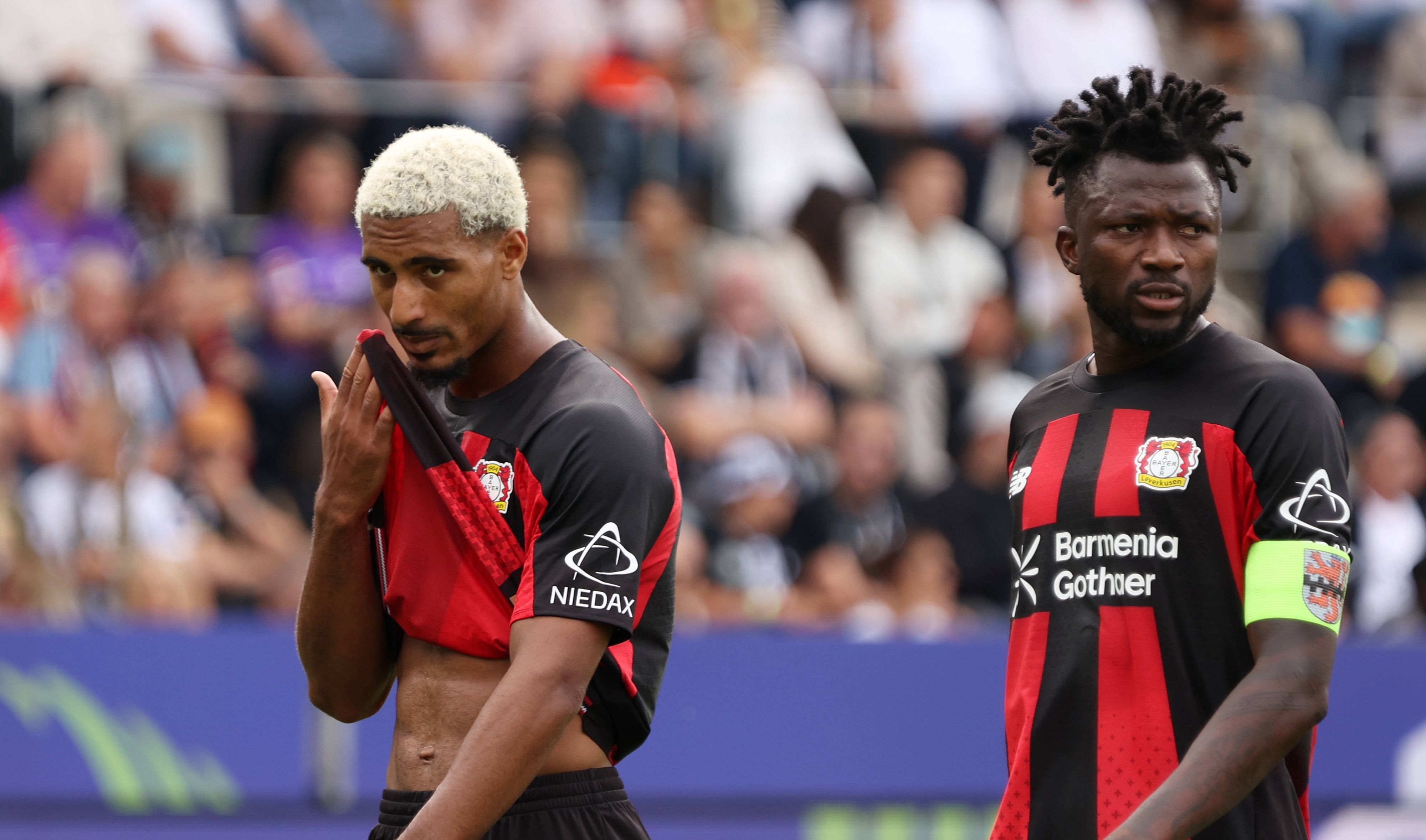 29.08.2026, Fussball, Herren, 1. Bundesliga, Saison 2026/2027, SV 07 Elversberg - Bayer 04 Leverkusen, Enttäuschung bei Loic Bade Bayer 04 Leverkusen und Edmond Tapsoba Bayer 04 Leverkusen Elversberg Ursapharm-Arena an der Kaiserlinde Saarland Deutschland *** August 29, 2026, Soccer, Men s, Bundesliga 1, 20262027 Season, SV 07 Elversberg vs. Bayer 04 Leverkusen, Disappointment for Loic Bade Bayer 04 Leverkusen and Edmond Tapsoba Bayer 04 Leverkusen at the Ursapharm Arena in Elversberg on the Kaiserlinde, Saarland, Germany Copyright: xSebastianxBachx