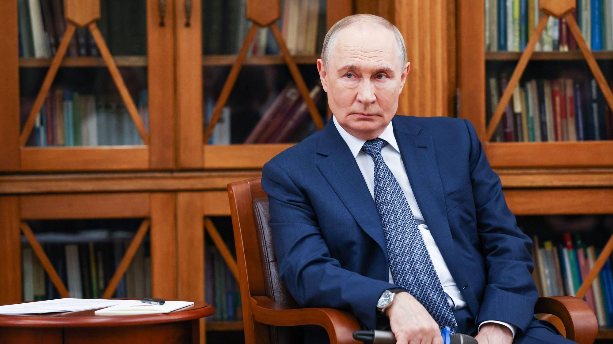 Kremlchef Wladimir Putin beim Besuch einer Moskauer Hochschule am Samstag (29. August).