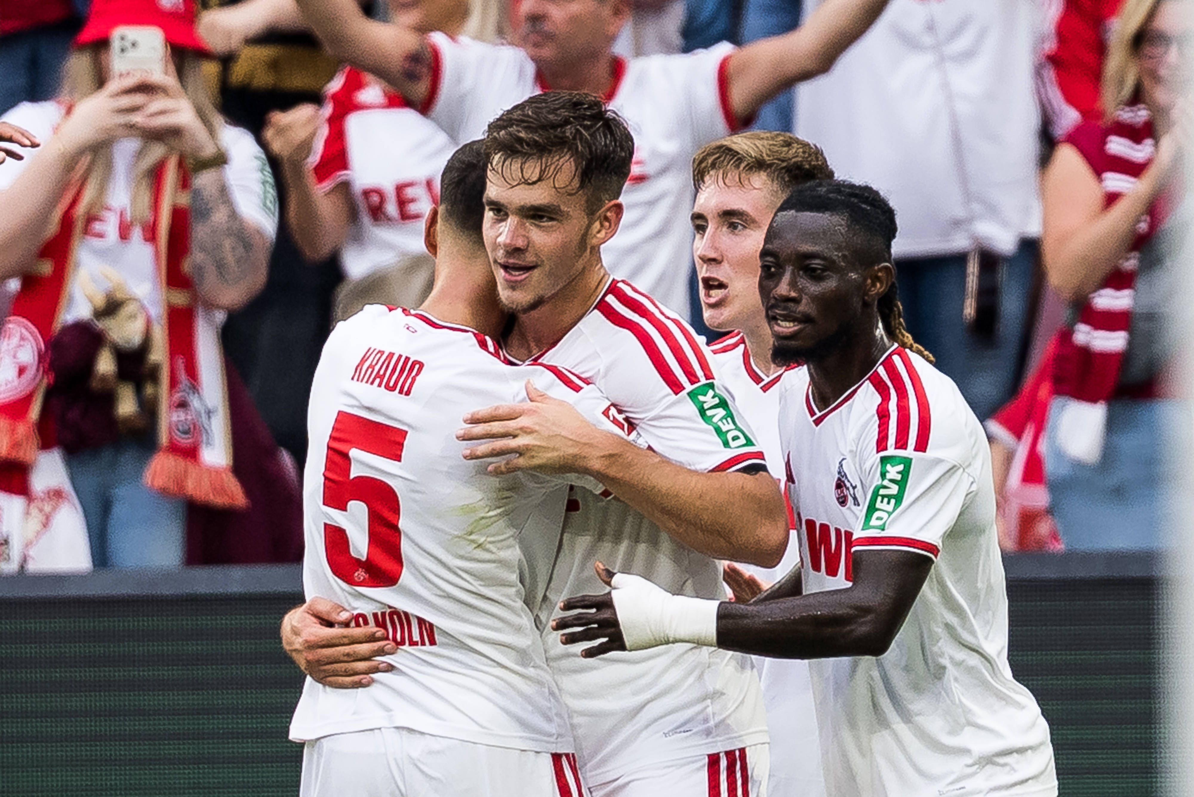KOELN, GERMANY - AUGUST 29: Thijs Dallinga 1. FC Koeln, 27 celebrates scoring the 3:2 goal with his teammates during the Bundesliga match between 1. FC Koeln vs. TSG 1899 Hoffenheim at Rheinenergie-Stadion on matchday 1 of the 1. Bundesliga on August 29, 2026 in Koeln, Germany. DFL REGULATIONS PROHIBIT ANY USE OF PHOTOGRAPHS AS IMAGE SEQUENCES AND/OR QUASI-VIDEO. North Rhine Westphalia Germany Copyright: xSteffiexWunderlx