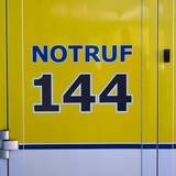 Im Norden der Schweiz ist ein Großaufgebot an Rettungskräften im Einsatz (Symbolbild).Symbolfoto Notruf 144, St. Gallen, Schweiz, 04.04.2025 *** Symbol photo emergency call 144, St Gallen, Switzerland, 04 04 2025 PUBLICATIONxNOTxINxSUI