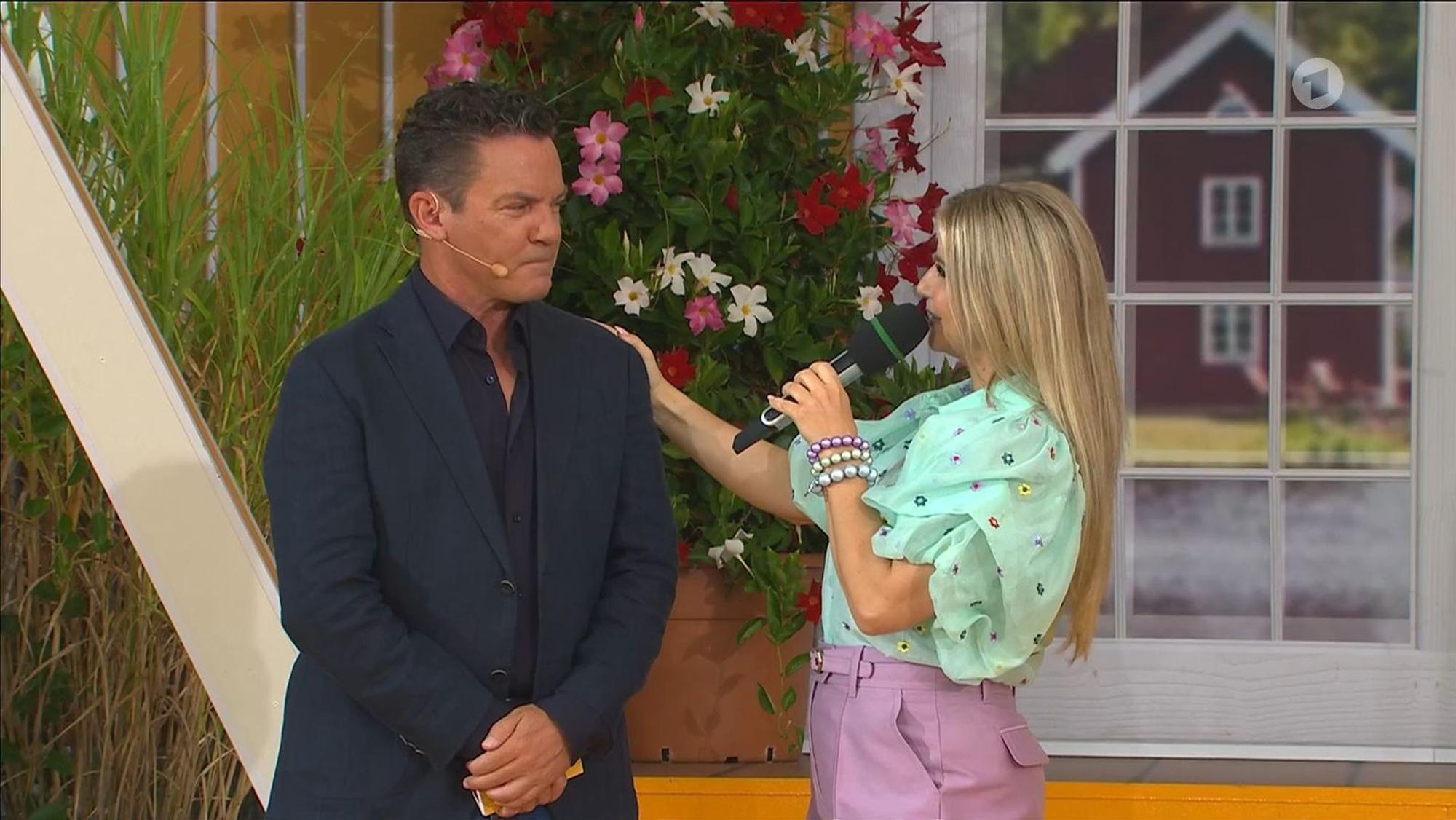 Beatrice Egli widmete Stefan Mross liebe Worte und bedankte sich für die schönen Jahre in seiner Show. (Bild: Screenshot ARD)