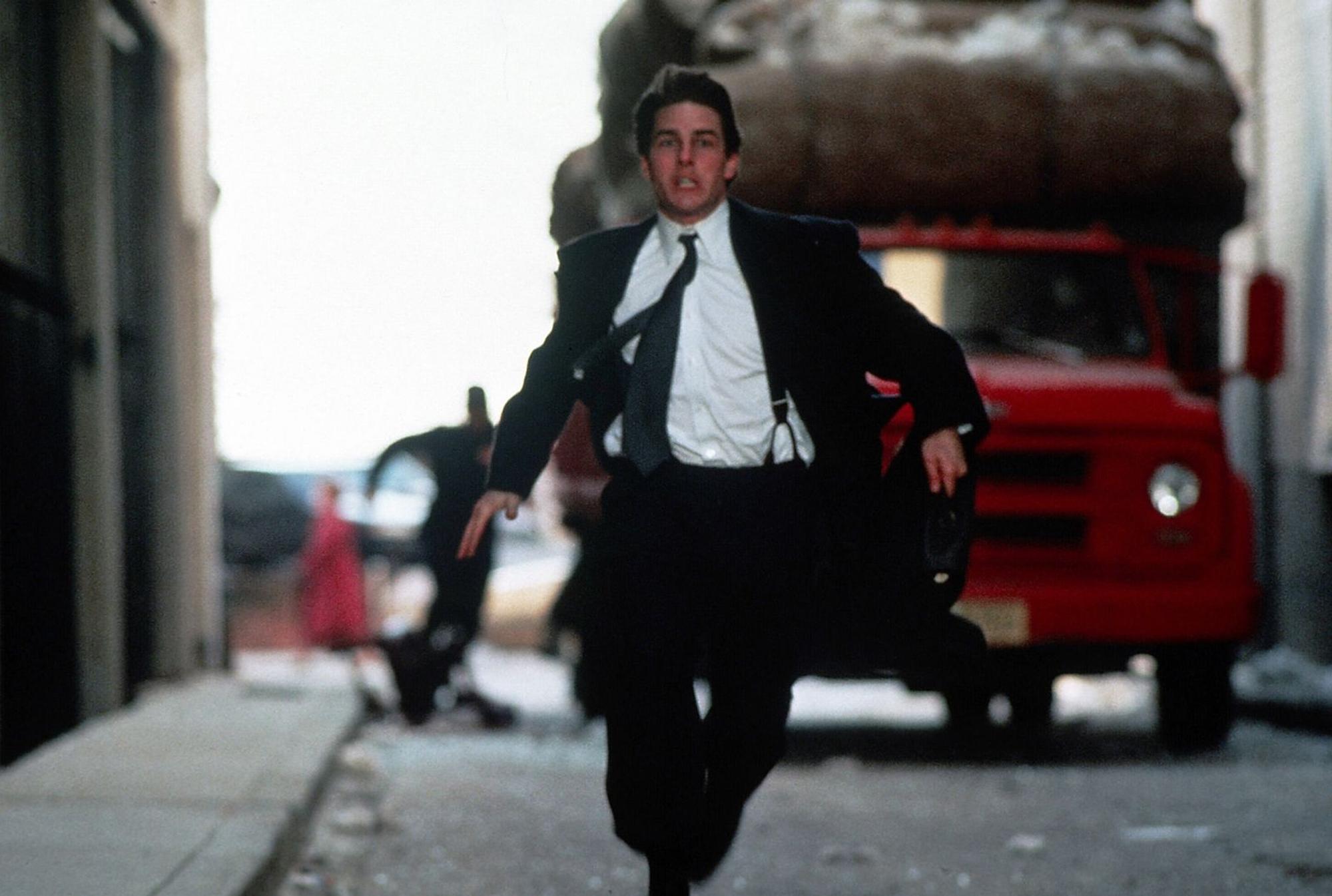 Anwalt in Action: Mitch (Tom Cruise) macht sich auf die Suche nach belastendem Beweismaterial und das passt einigen Leuten überhaupt nicht. (Bild: ARTE / ARTE F / Paramount Pictures)